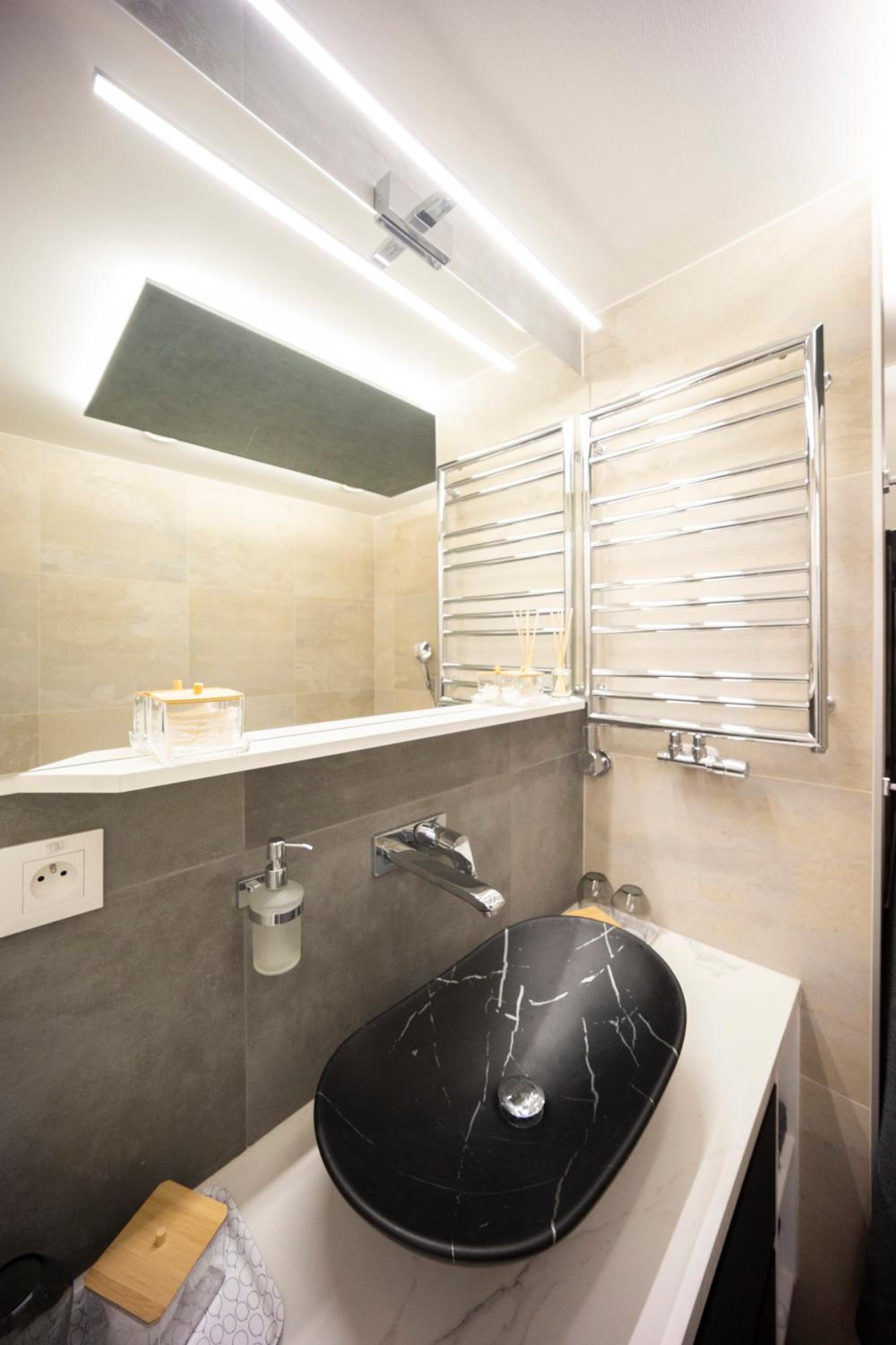 DH Family and Whirlpool Premium Apartment 3kk, 2x SmartTV-NETFLIX, Big Terrace and Free Parking