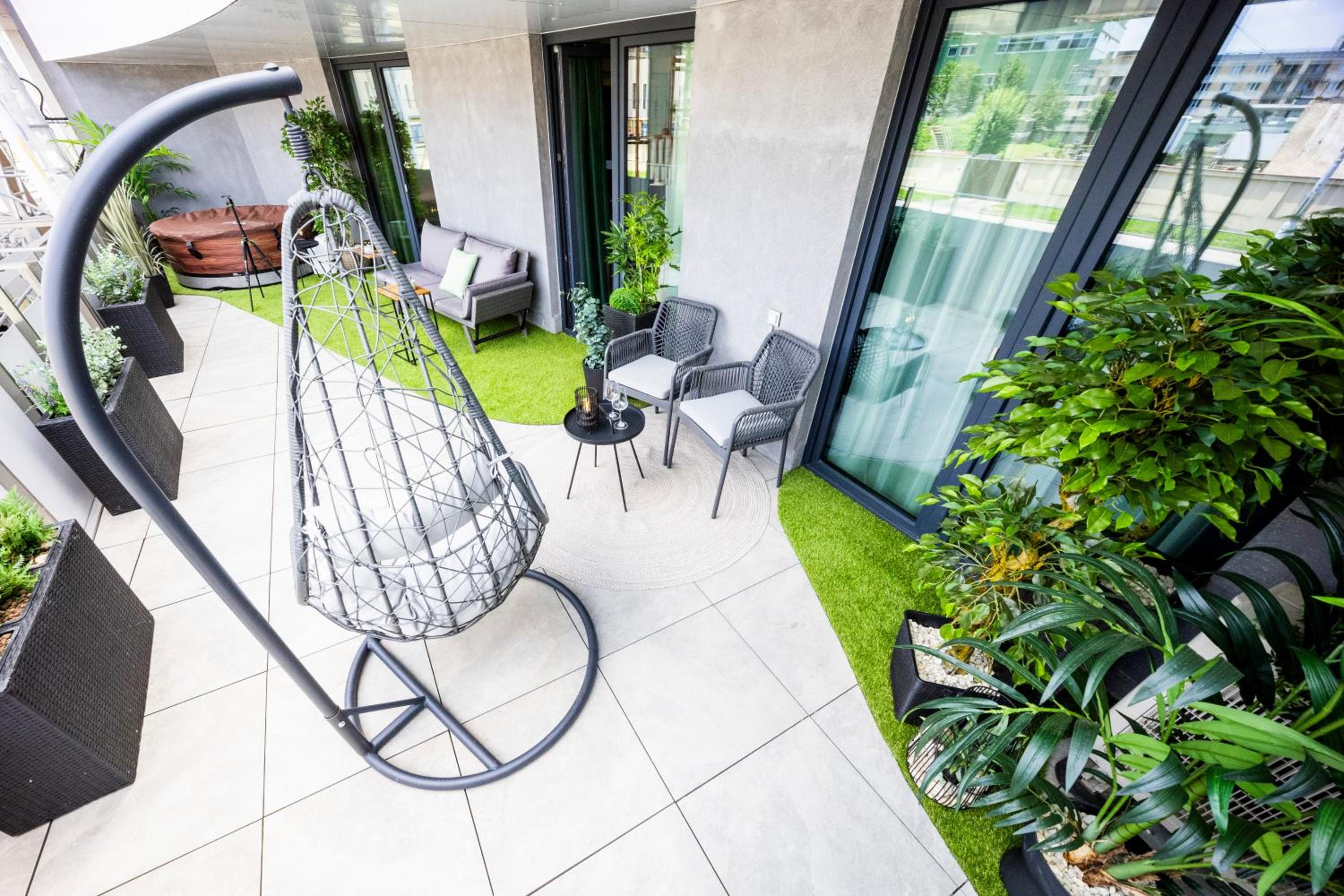 DH Family and Whirlpool Premium Apartment 3kk, 2x SmartTV-NETFLIX, Big Terrace and Free Parking