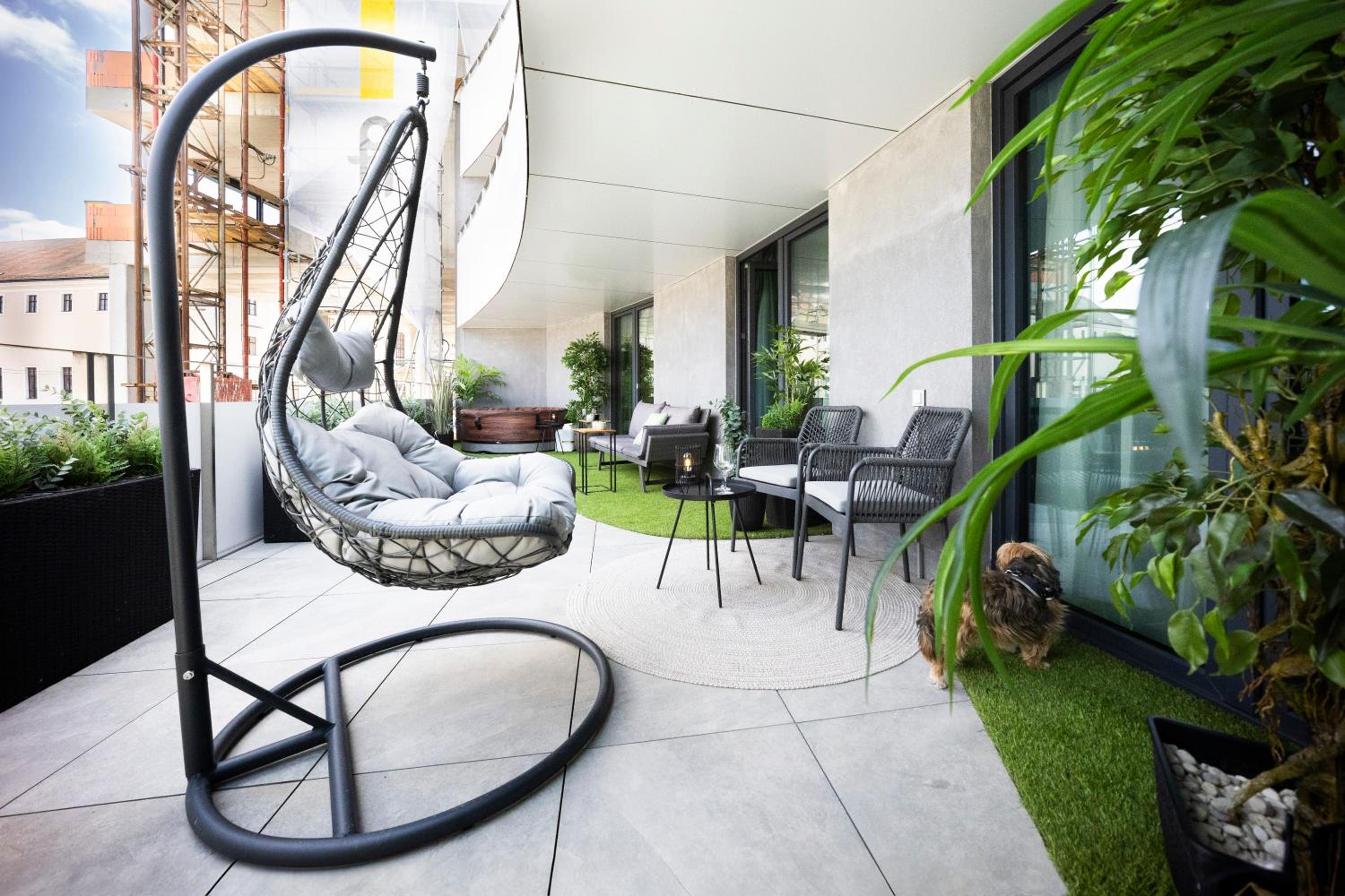 DH Family and Whirlpool Premium Apartment 3kk, 2x SmartTV-NETFLIX, Big Terrace and Free Parking