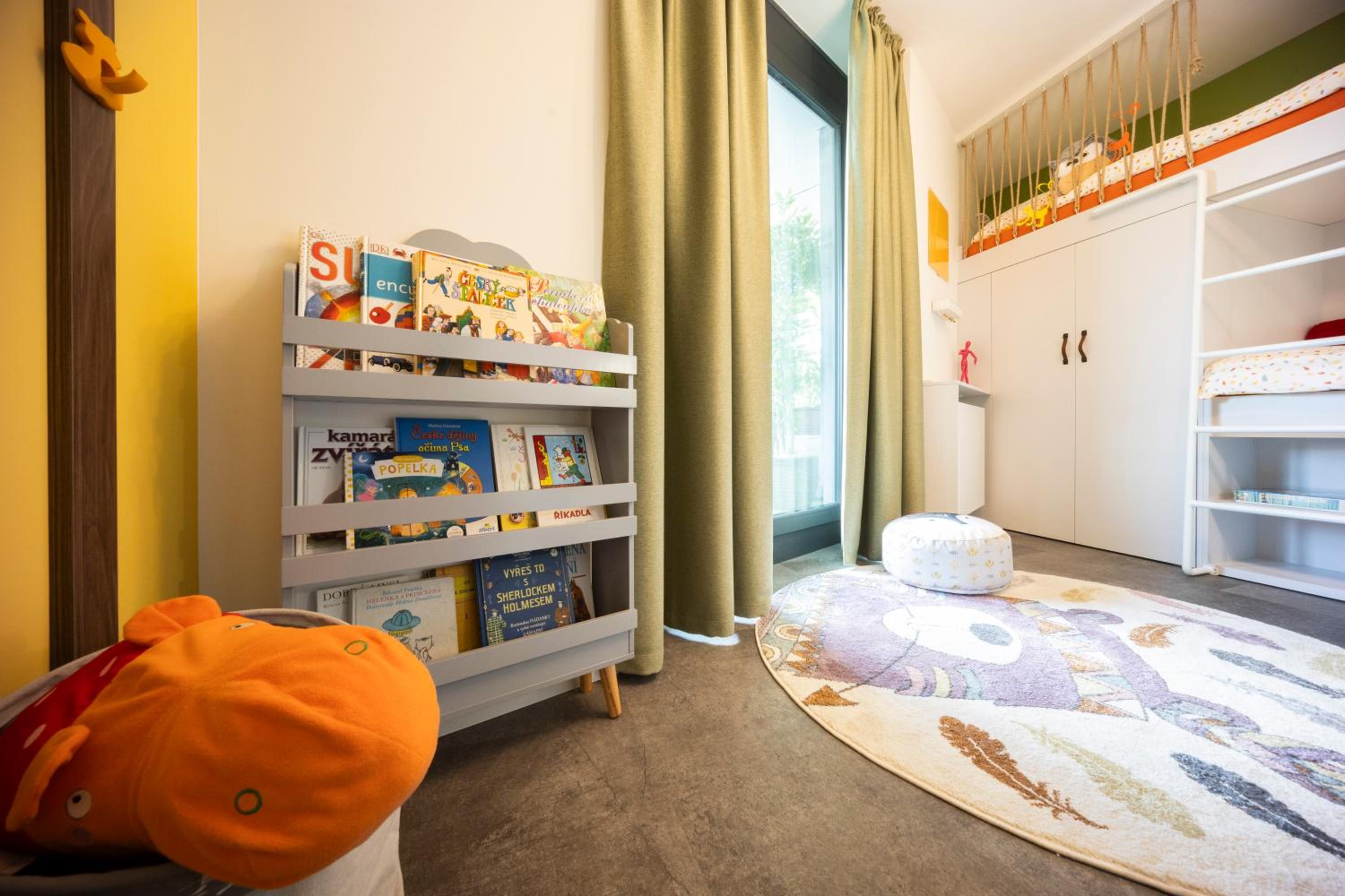 DH Family and Whirlpool Premium Apartment 3kk, 2x SmartTV-NETFLIX, Big Terrace and Free Parking