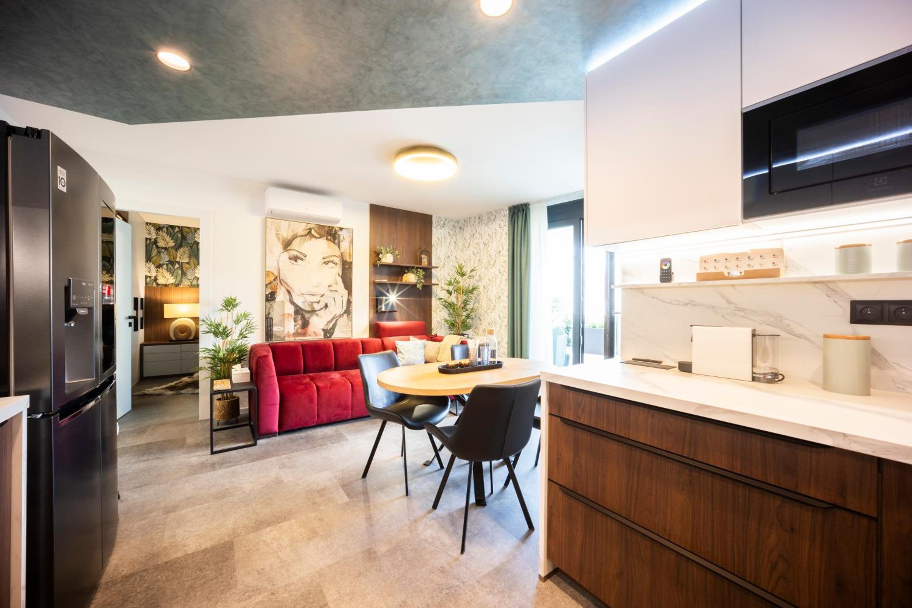 DH Family and Whirlpool Premium Apartment 3kk, 2x SmartTV-NETFLIX, Big Terrace and Free Parking