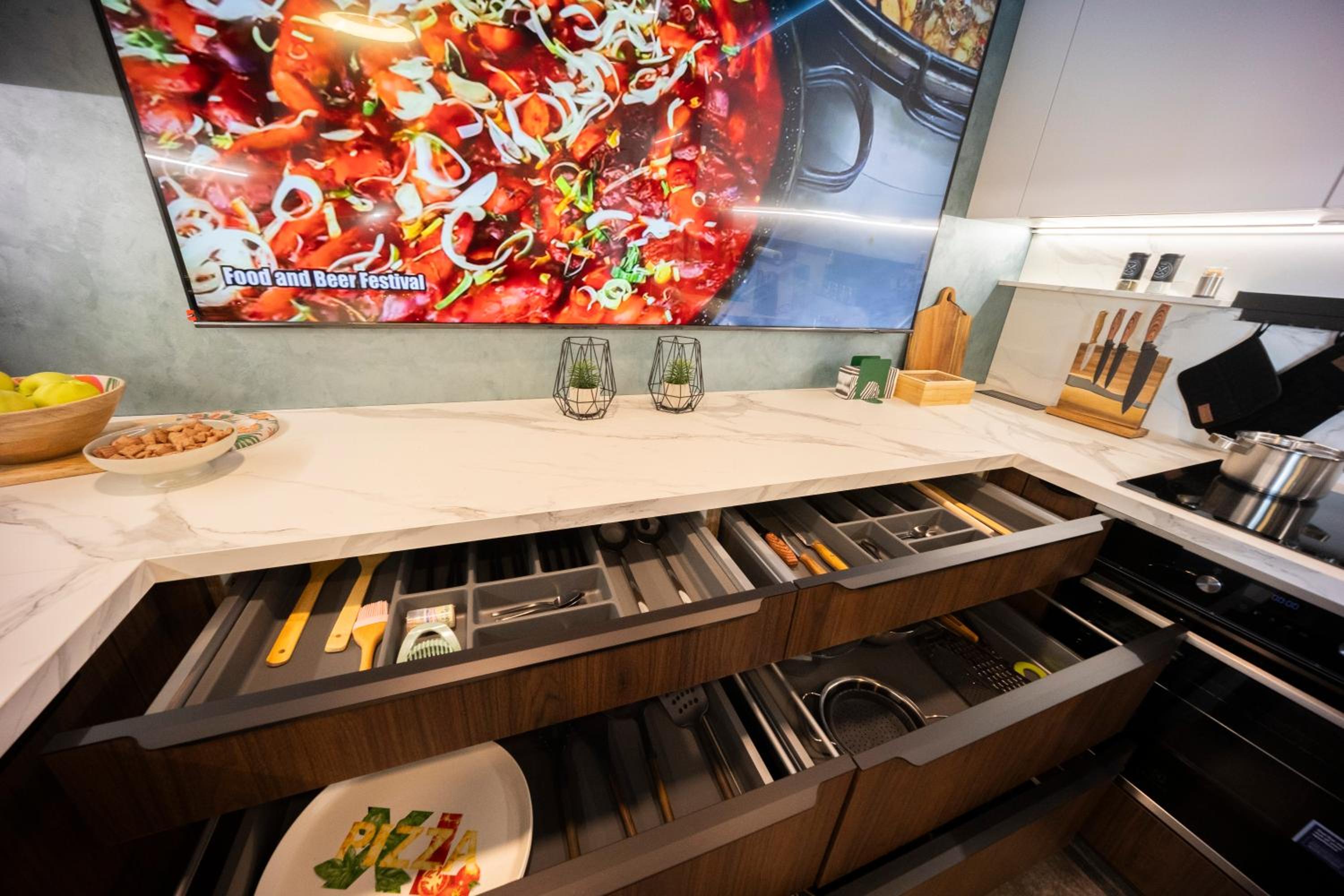 DH Family and Whirlpool Premium Apartment 3kk, 2x SmartTV-NETFLIX, Big Terrace and Free Parking