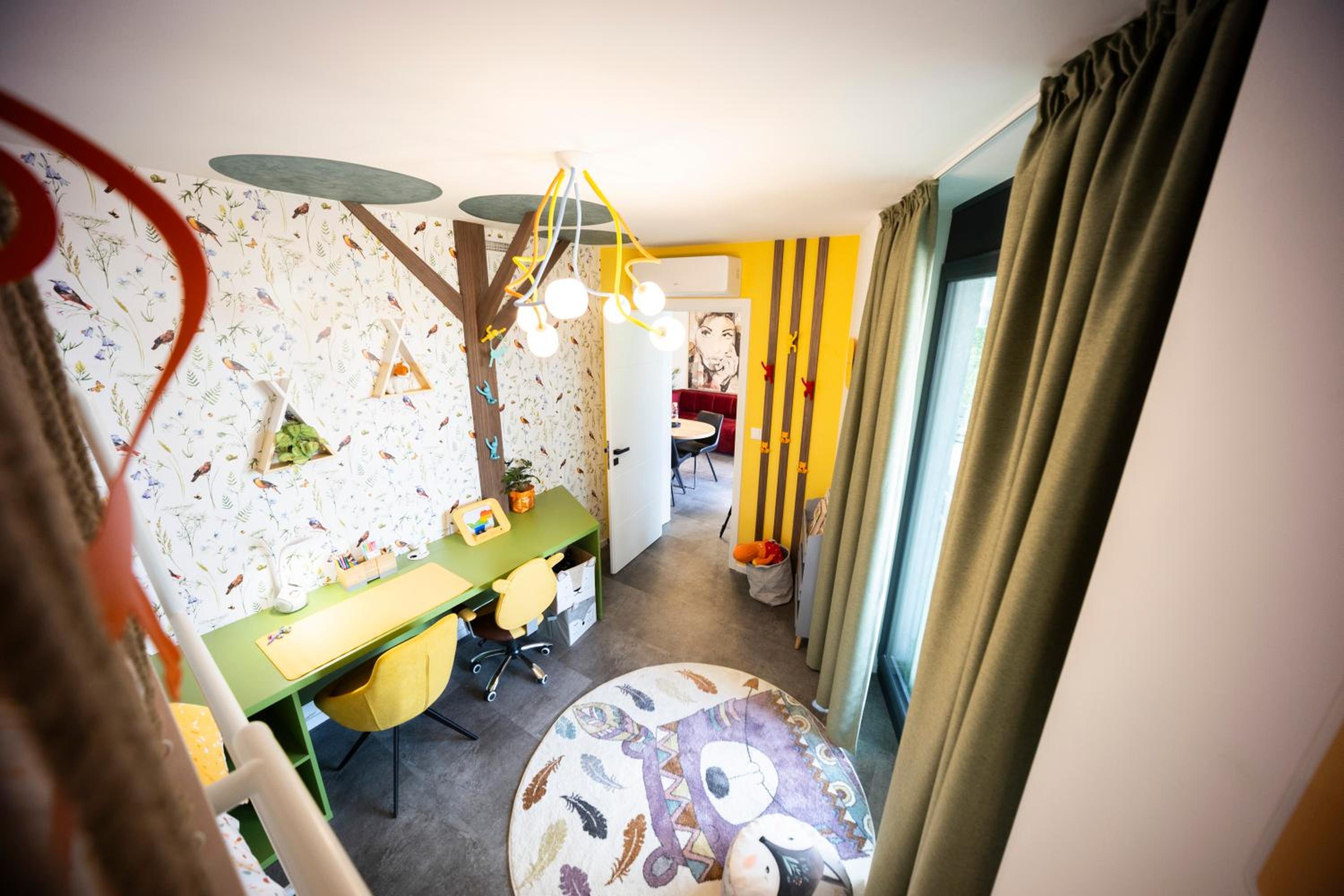 DH Family and Whirlpool Premium Apartment 3kk, 2x SmartTV-NETFLIX, Big Terrace and Free Parking