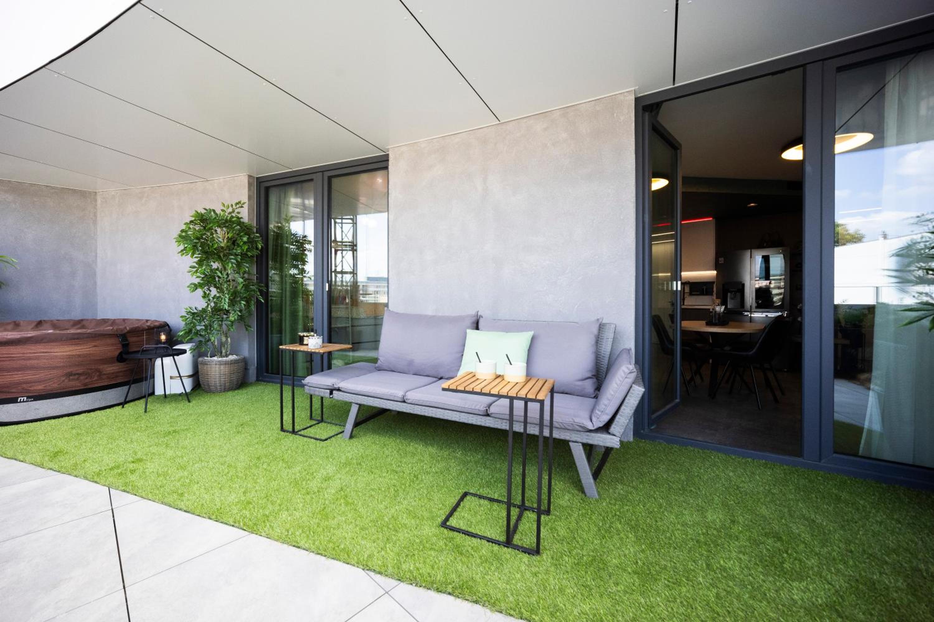 DH Family and Whirlpool Premium Apartment 3kk, 2x SmartTV-NETFLIX, Big Terrace and Free Parking