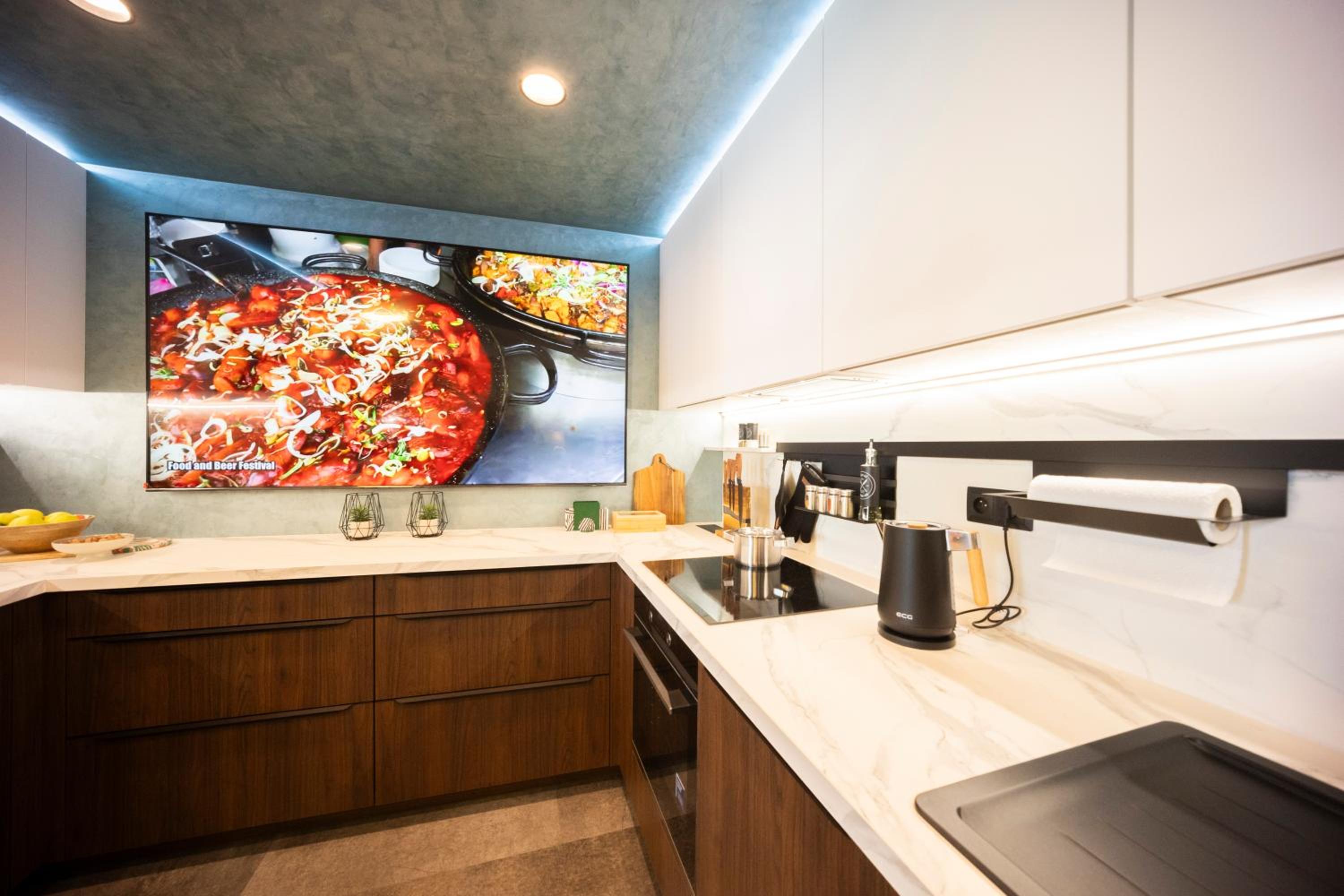 DH Family and Whirlpool Premium Apartment 3kk, 2x SmartTV-NETFLIX, Big Terrace and Free Parking