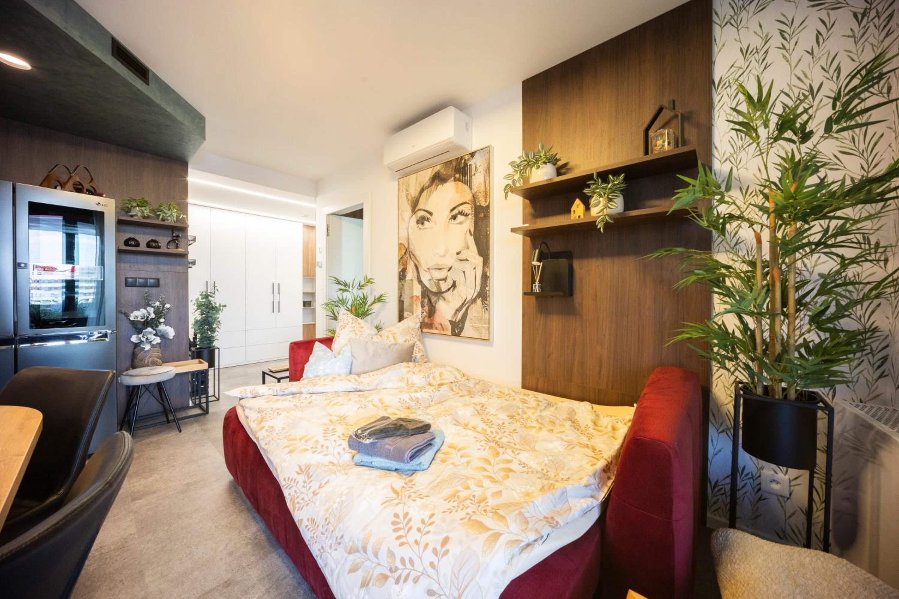 DH Family and Whirlpool Premium Apartment 3kk, 2x SmartTV-NETFLIX, Big Terrace and Free Parking