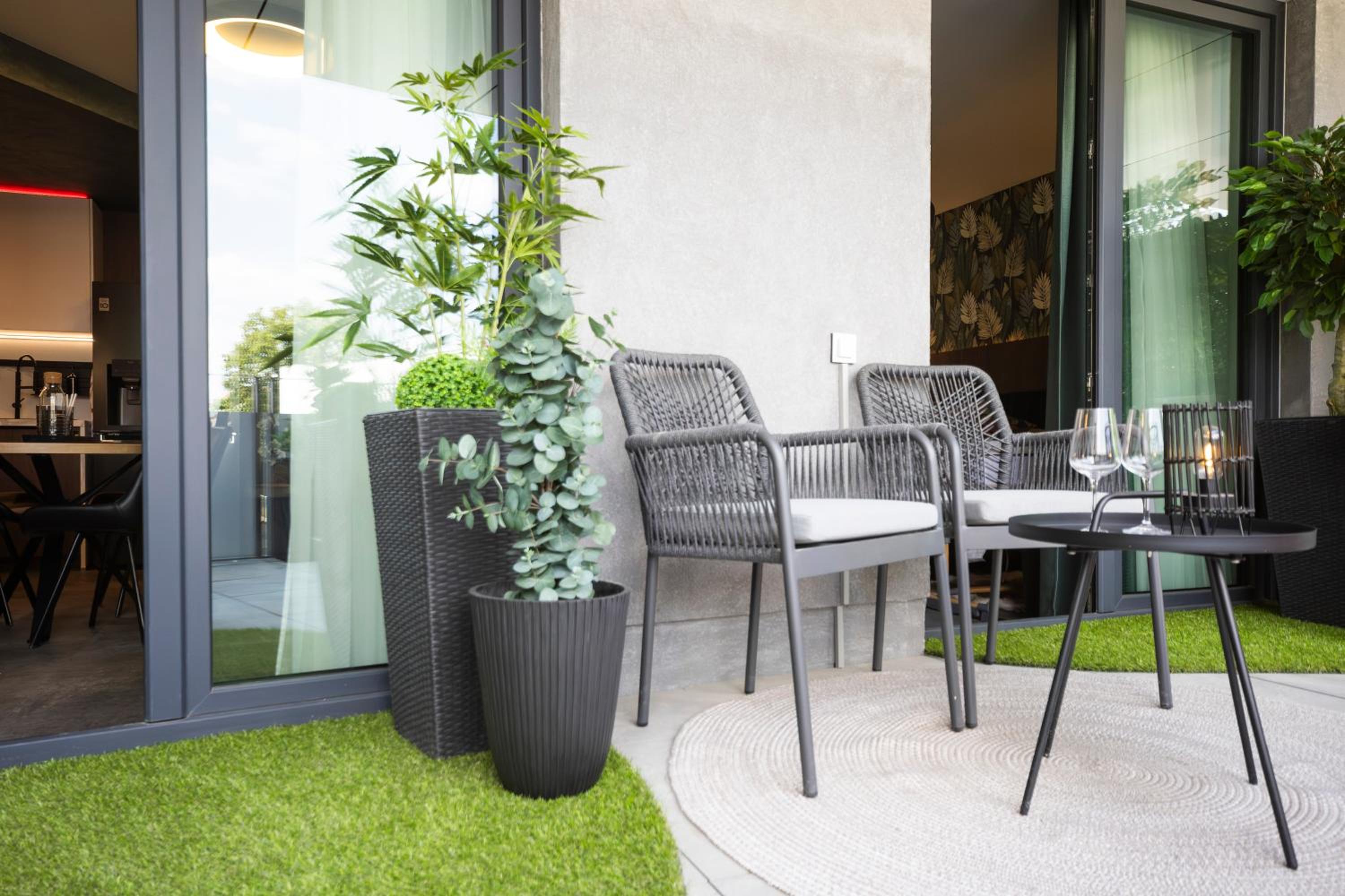 DH Family and Whirlpool Premium Apartment 3kk, 2x SmartTV-NETFLIX, Big Terrace and Free Parking