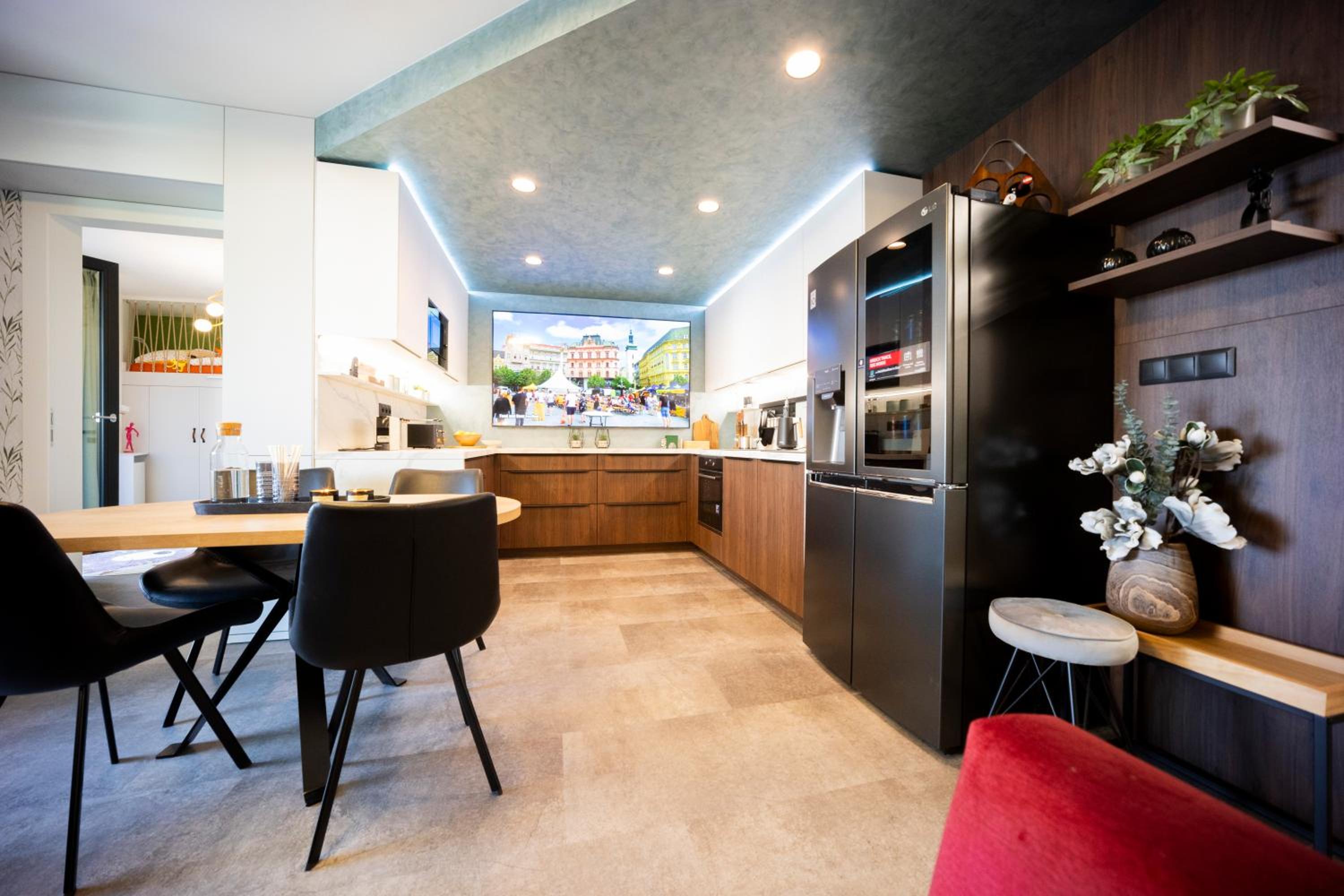 DH Family and Whirlpool Premium Apartment 3kk, 2x SmartTV-NETFLIX, Big Terrace and Free Parking