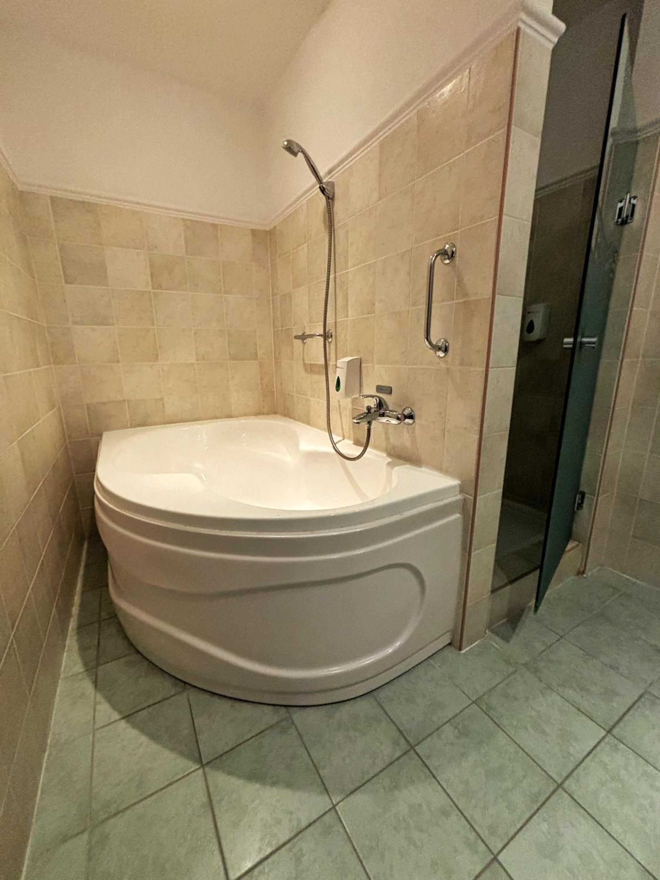 Alma Wellness Apartman 923 view 5