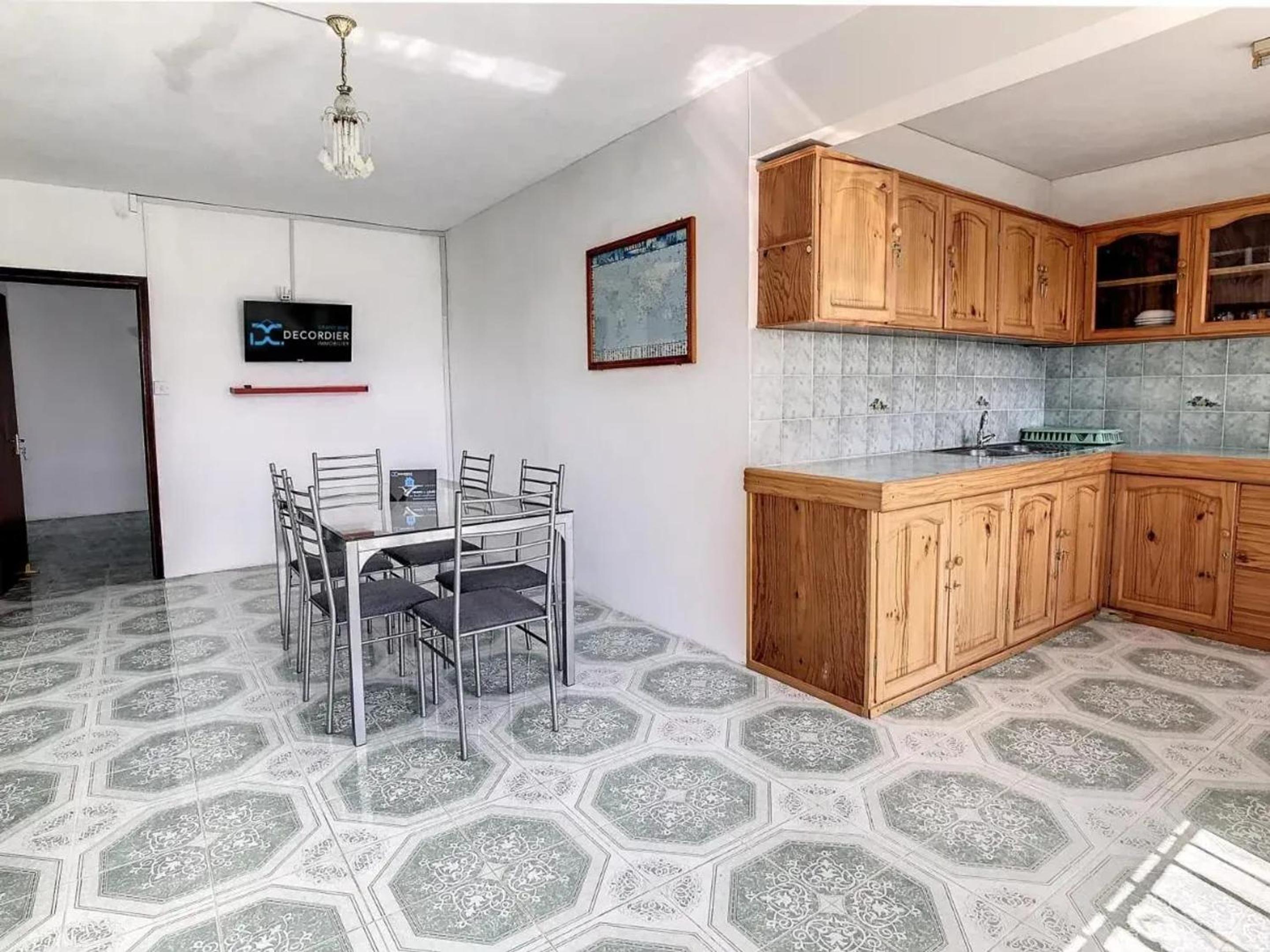 Spacious Apartment in Calodyne with Enclosed Garden view 5