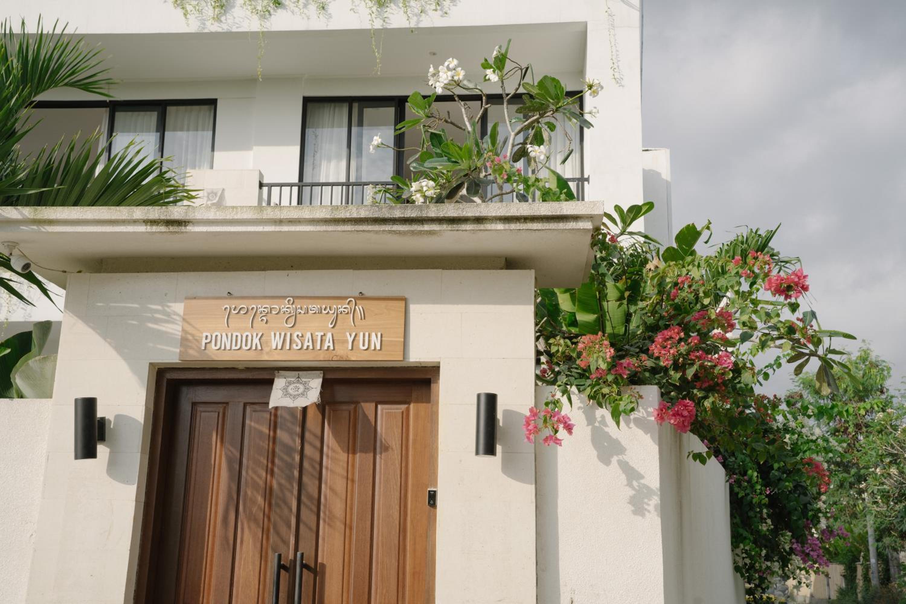 Modern 3 BR villa in the heart of Canggu view 4