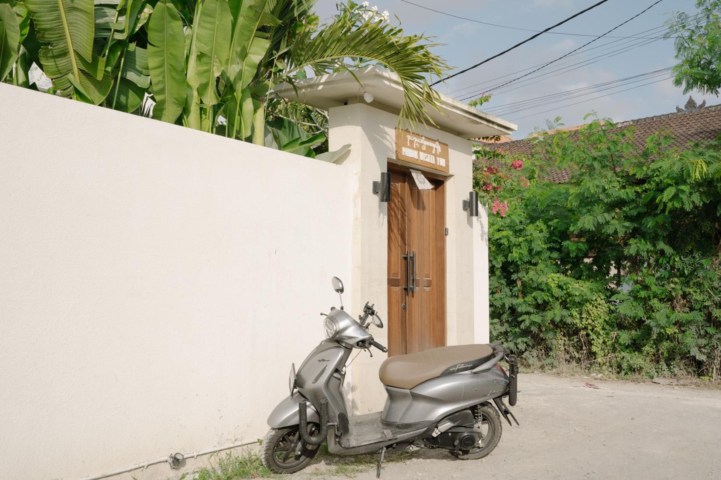 Modern 3 BR villa in the heart of Canggu view 5