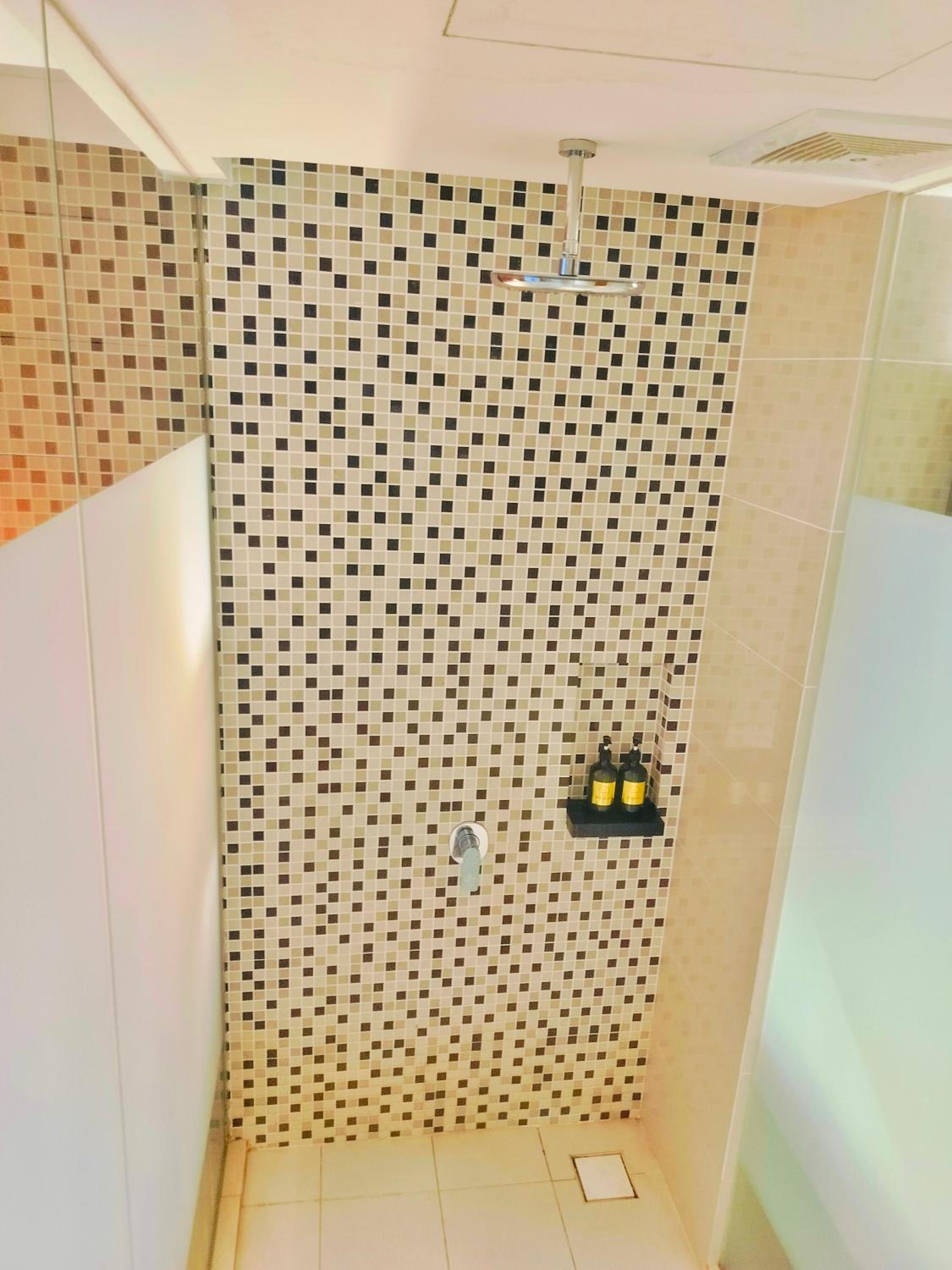 Lila Suites D, Majestic Place