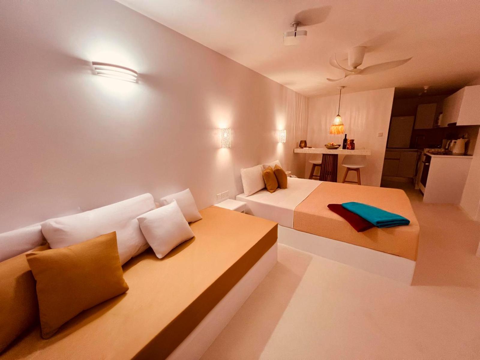 Sunset Deluxe Villa and Studios