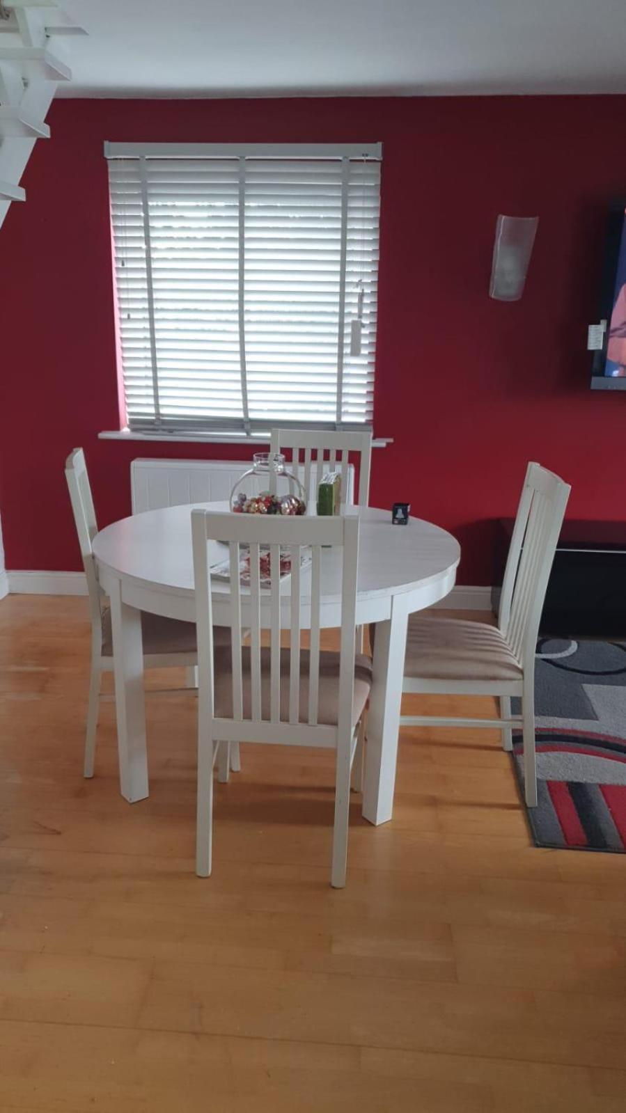 Spacious Wanstead Apartment- Sleeps 4!