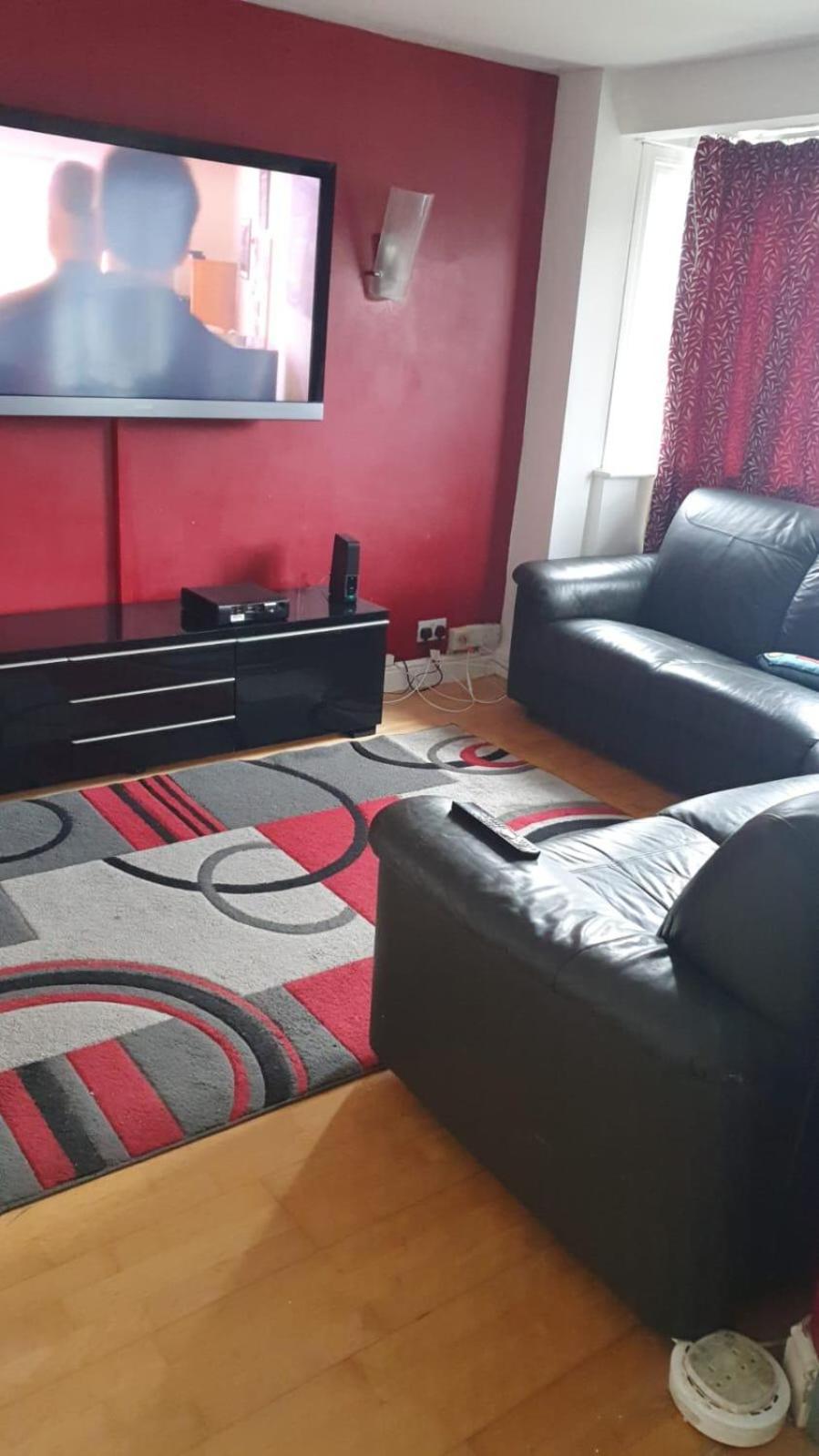 Spacious Wanstead Apartment- Sleeps 4!