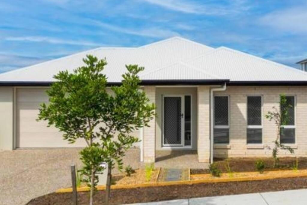 Brand New 4 Bedroom Belleview House near Ipswich