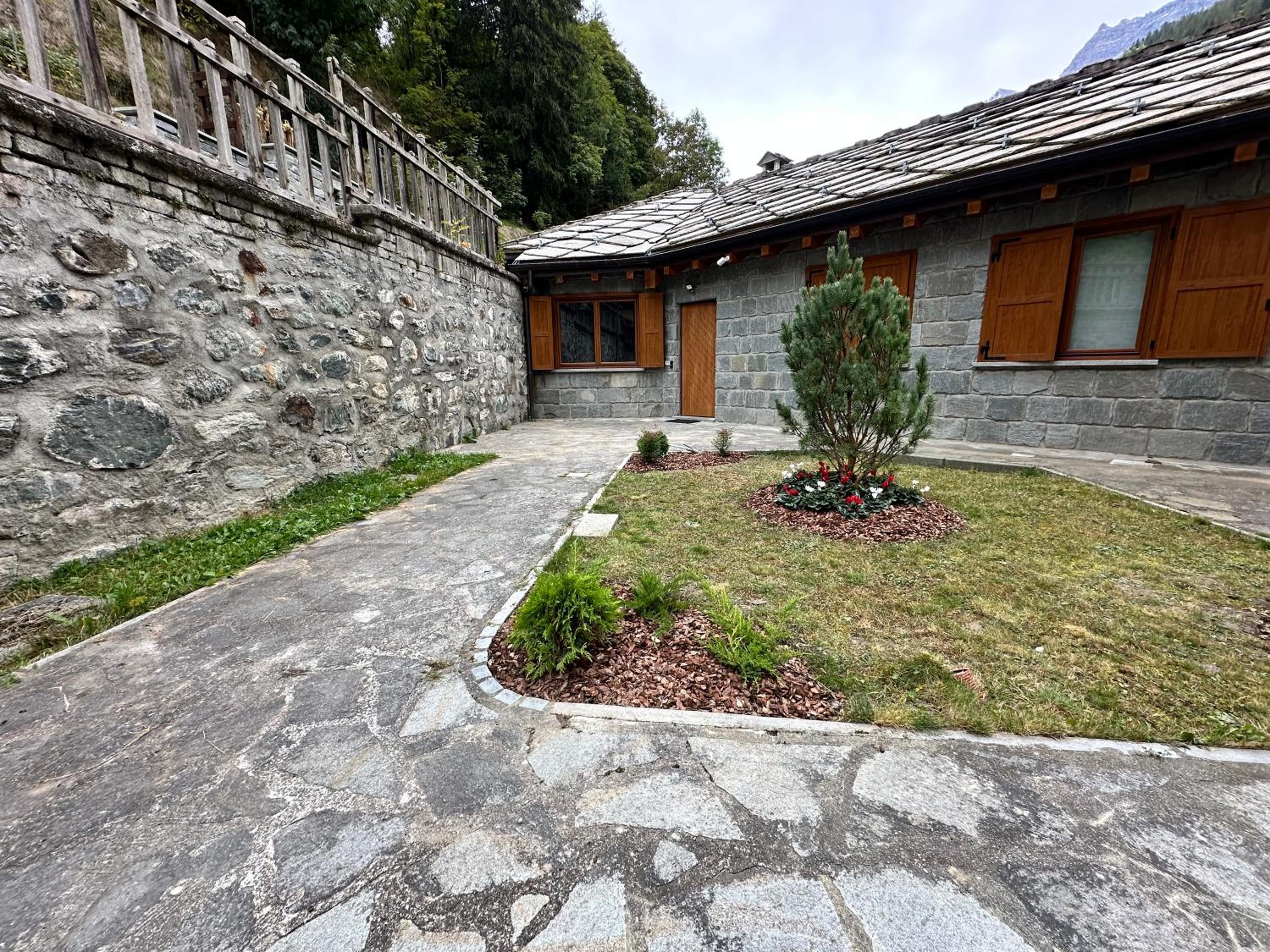 Cervinia House - Alpine Apartments & Chalet