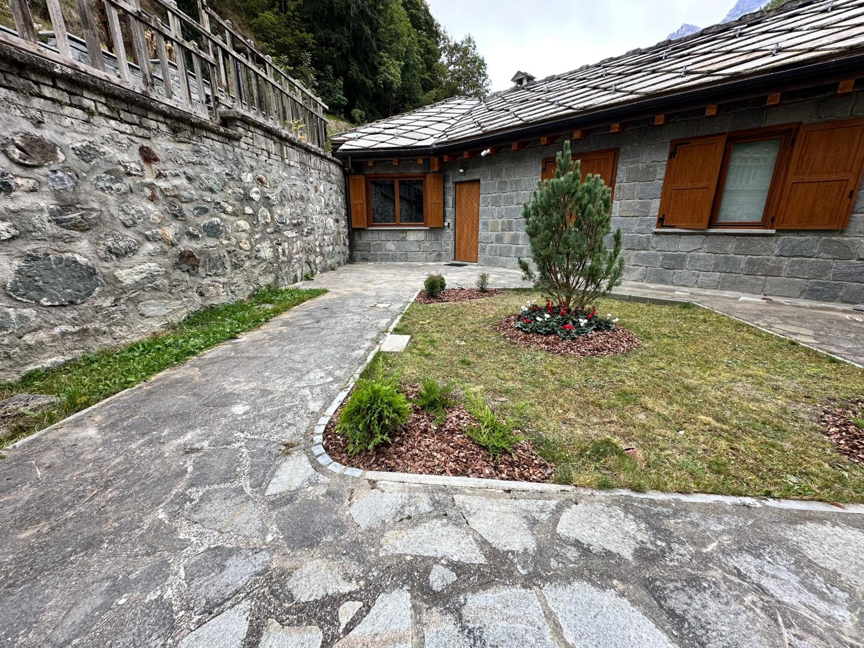 Cervinia House - Alpine Apartments & Chalet