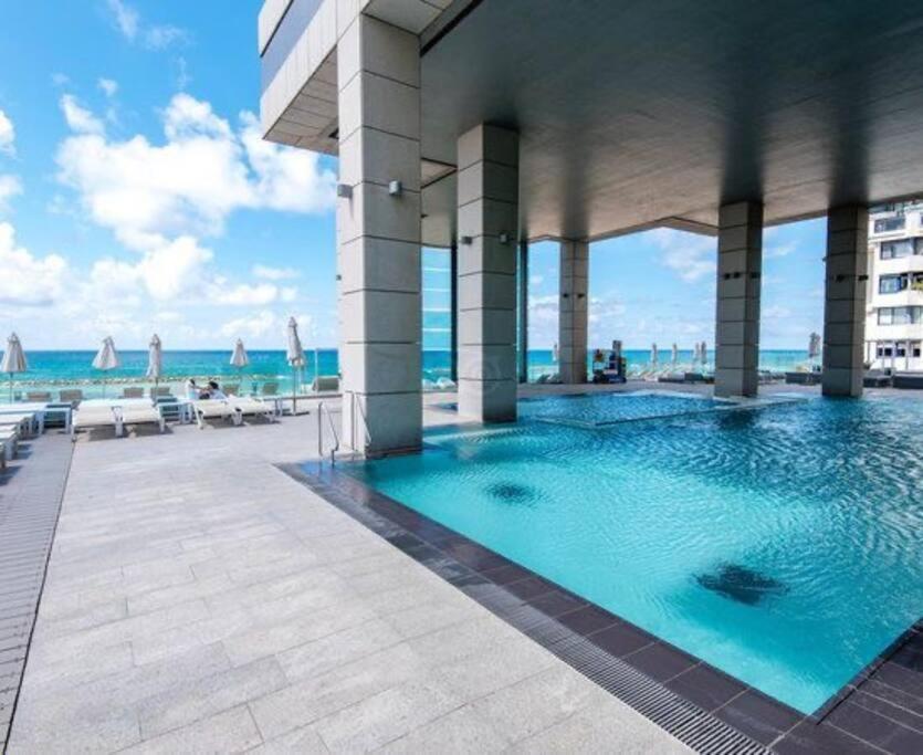 Royal Beach Hotel - Blue Lagoon view 4