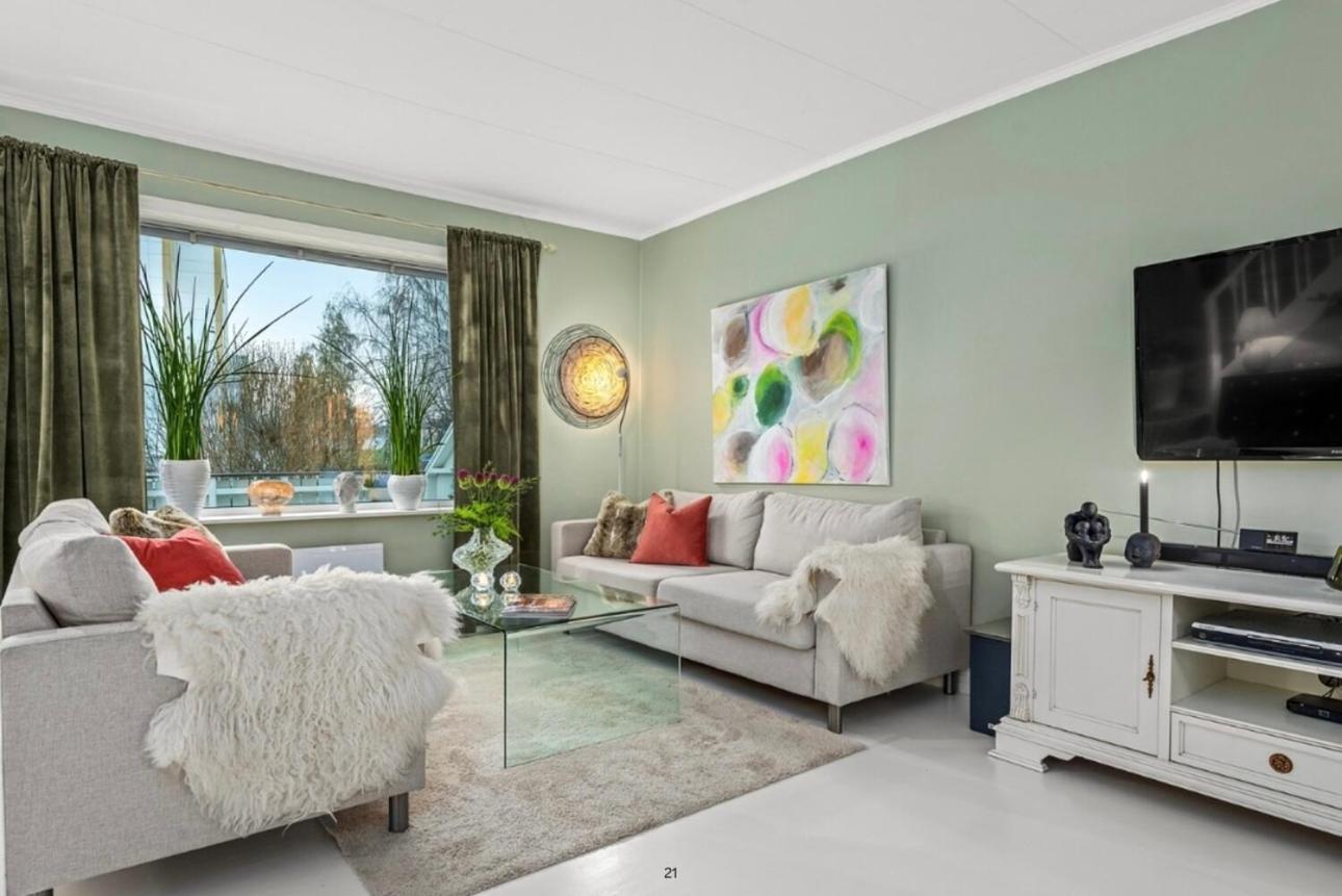 Cozy apartment with free parking view 4