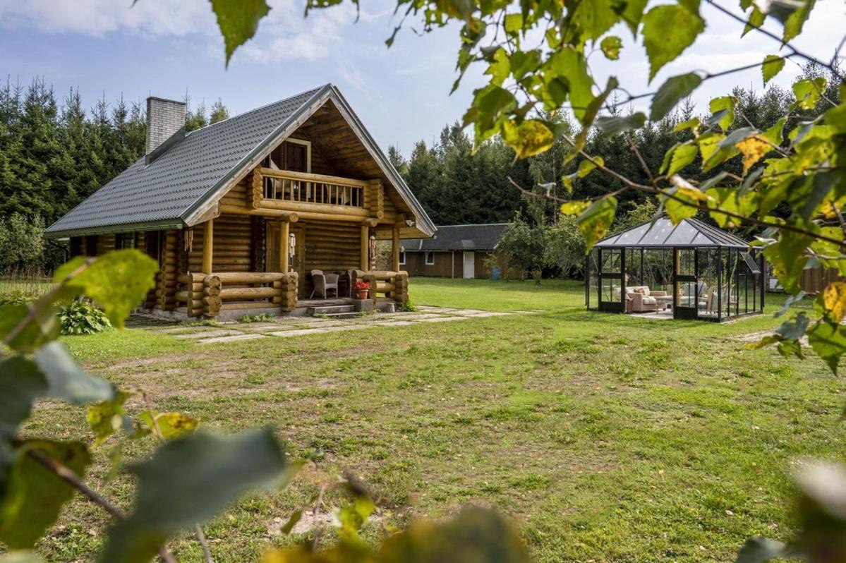 Hazel Hut - spacious fenced yard, sauna, 2-bedroom view 3