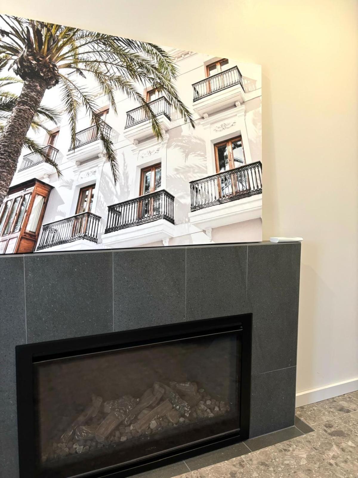 Versatile summer beach house or cosy winter retreat!