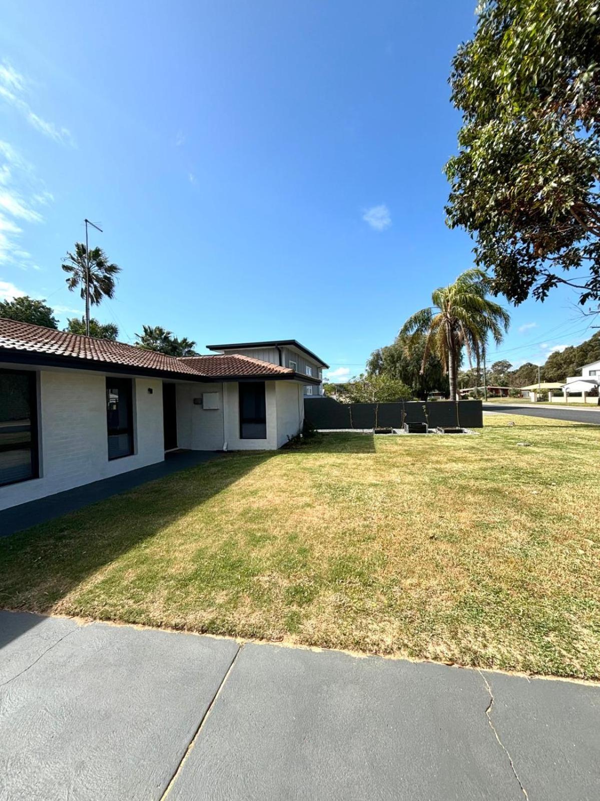 Hotel Versatile summer beach house or cosy winter retreat! - Image 1