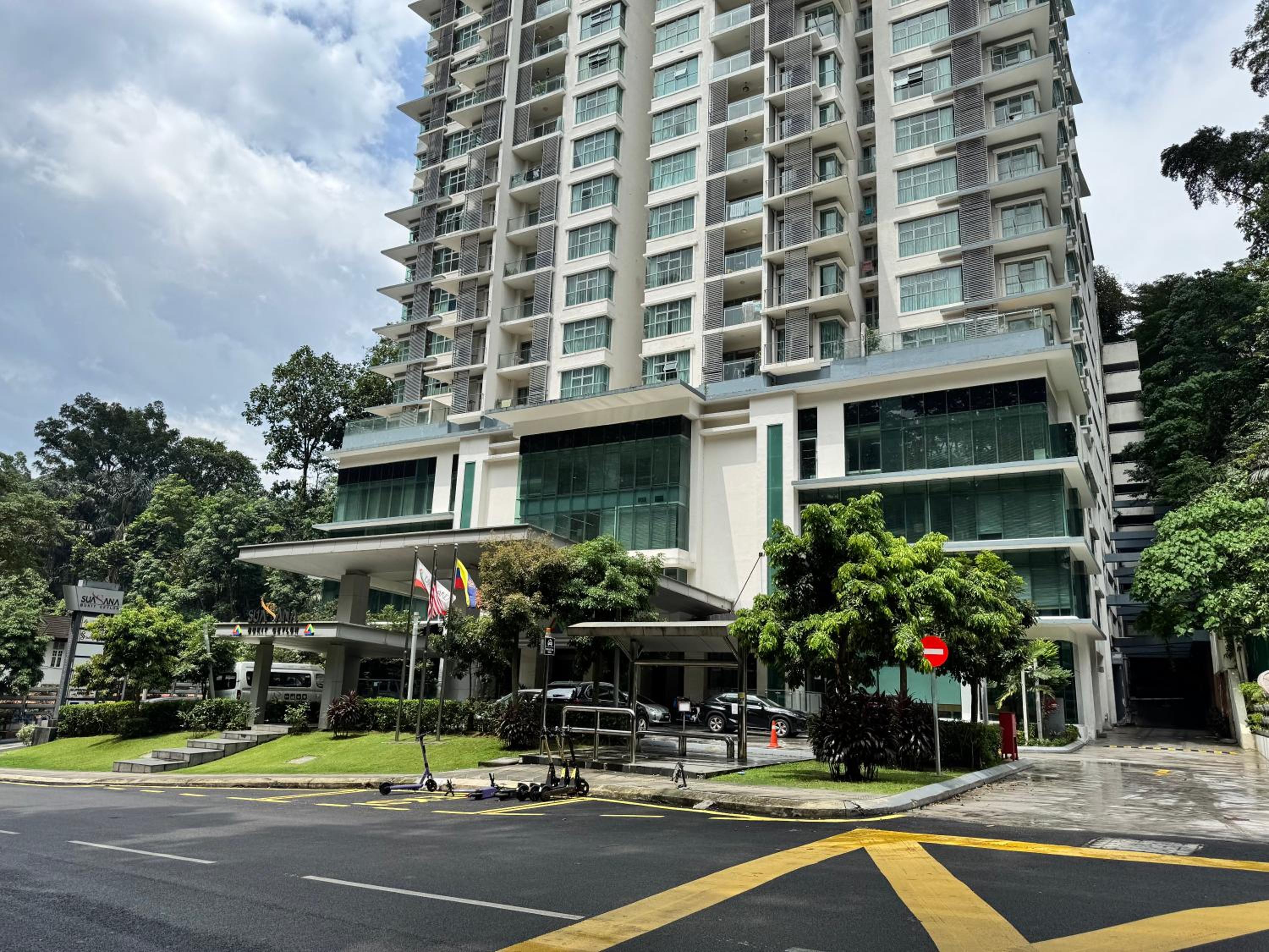 19 Suasana Bukit Ceylon KLCC Bukit Bintang 12 pax 3R2B