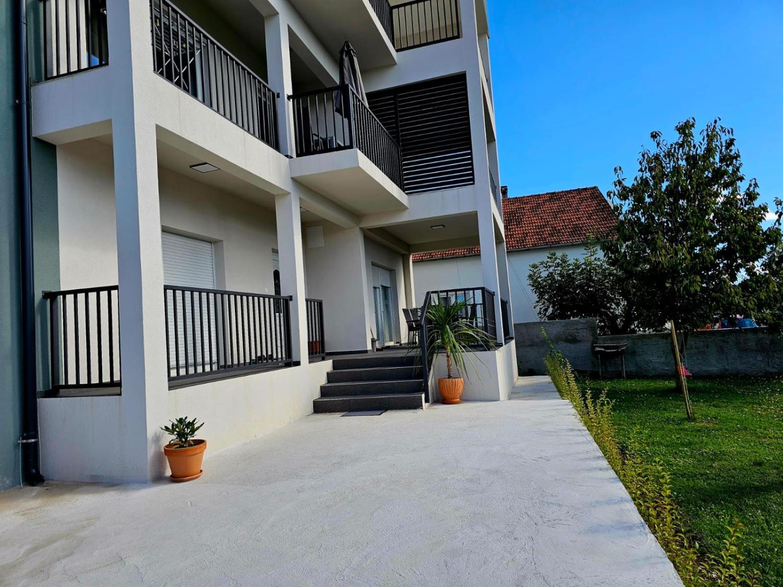 Apartments Royal Holiday view 4