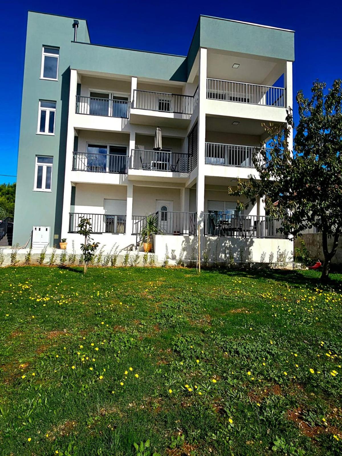 Apartments Royal Holiday view 5