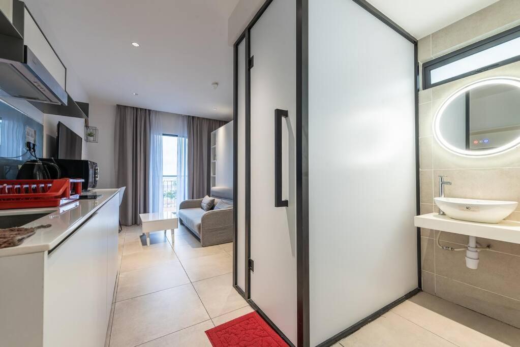 Near Subang Airport DK Impian Balcony Room 1--2 pax photo 2