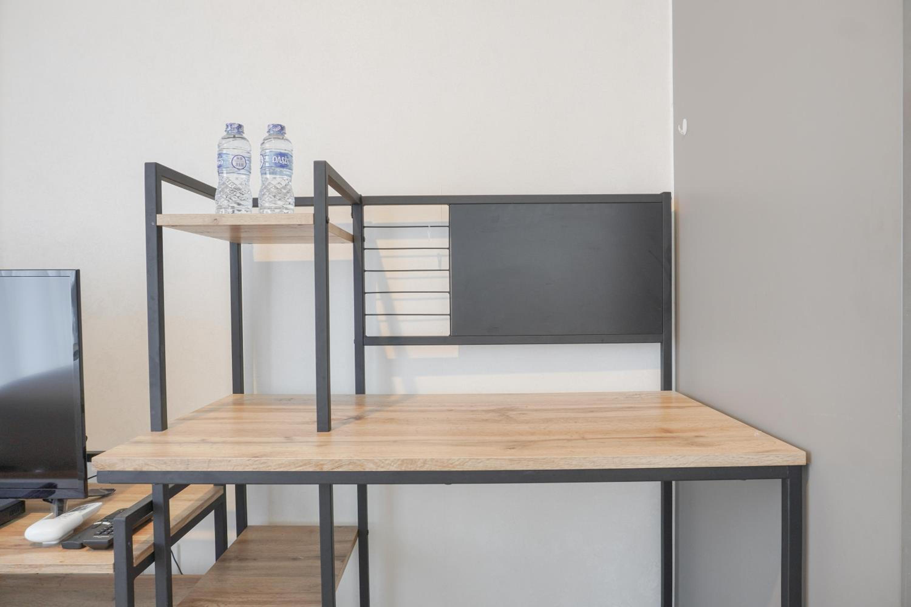 Minimalist and Comfort Studio at Gold Coast Apartment By Travelio view 5