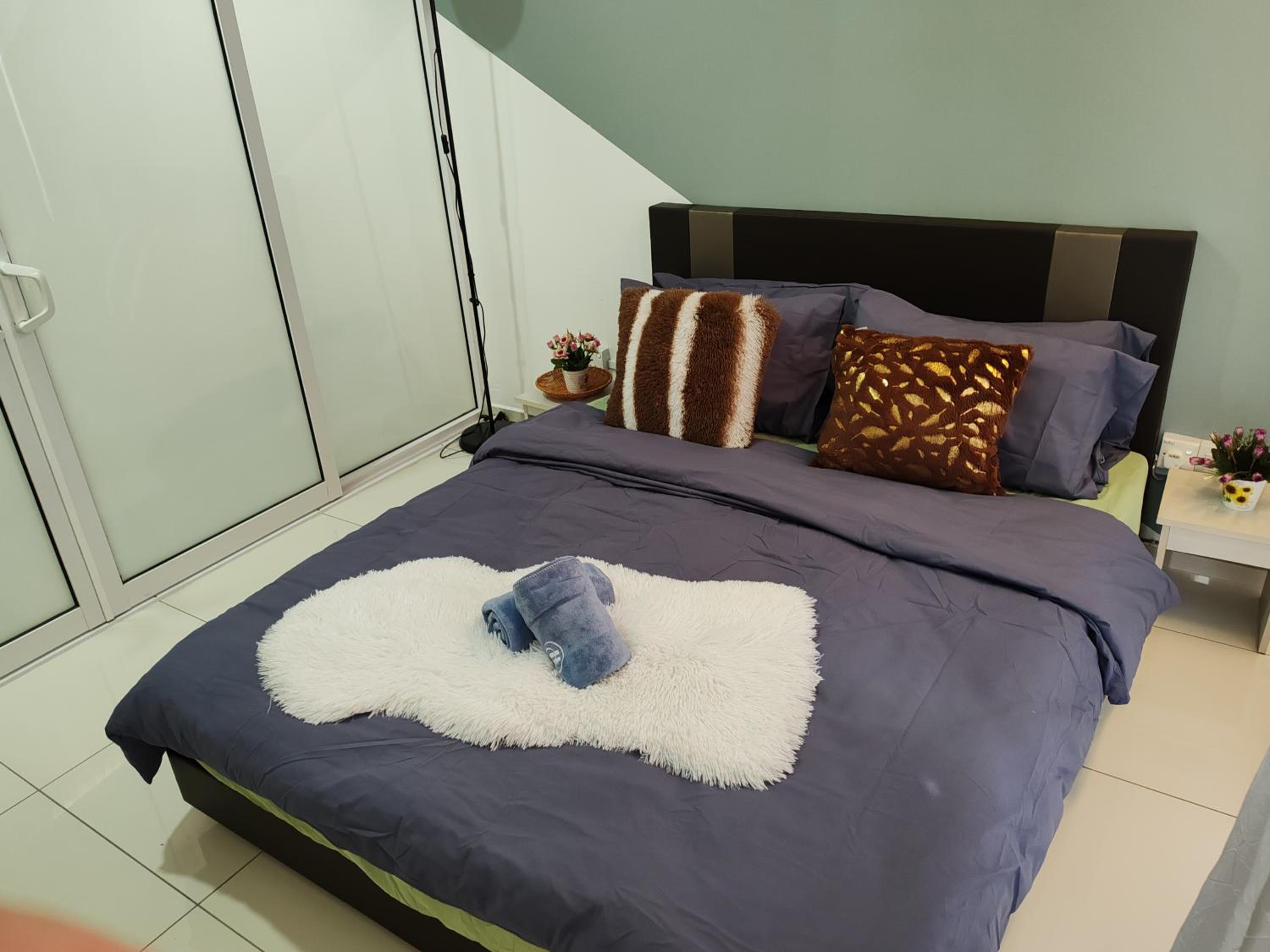 The Robertson R9 Walk to Jalan Alor Street Bukit Bintang Pavilion 7 pax 2R1B