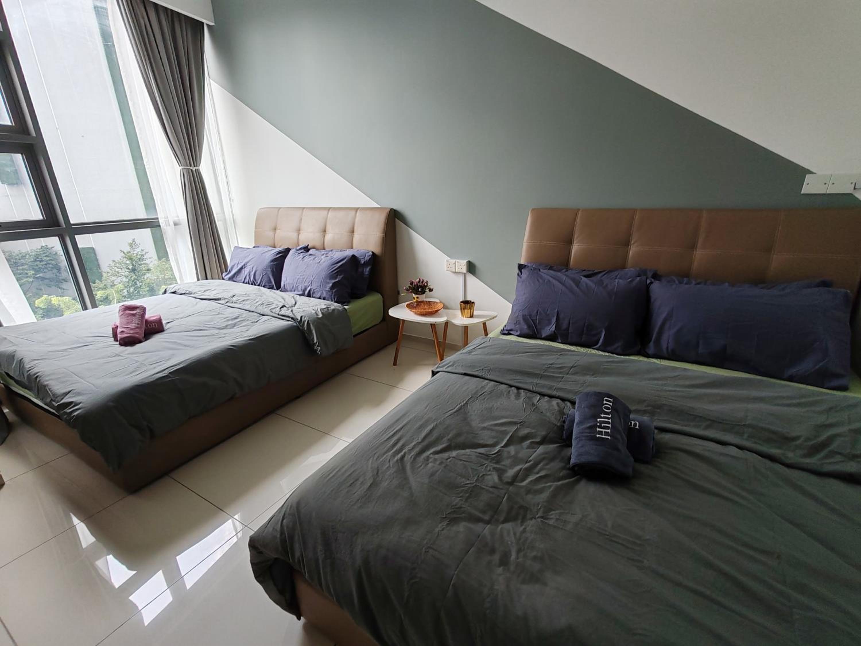 The Robertson R9 Walk to Jalan Alor Street Bukit Bintang Pavilion 7 pax 2R1B