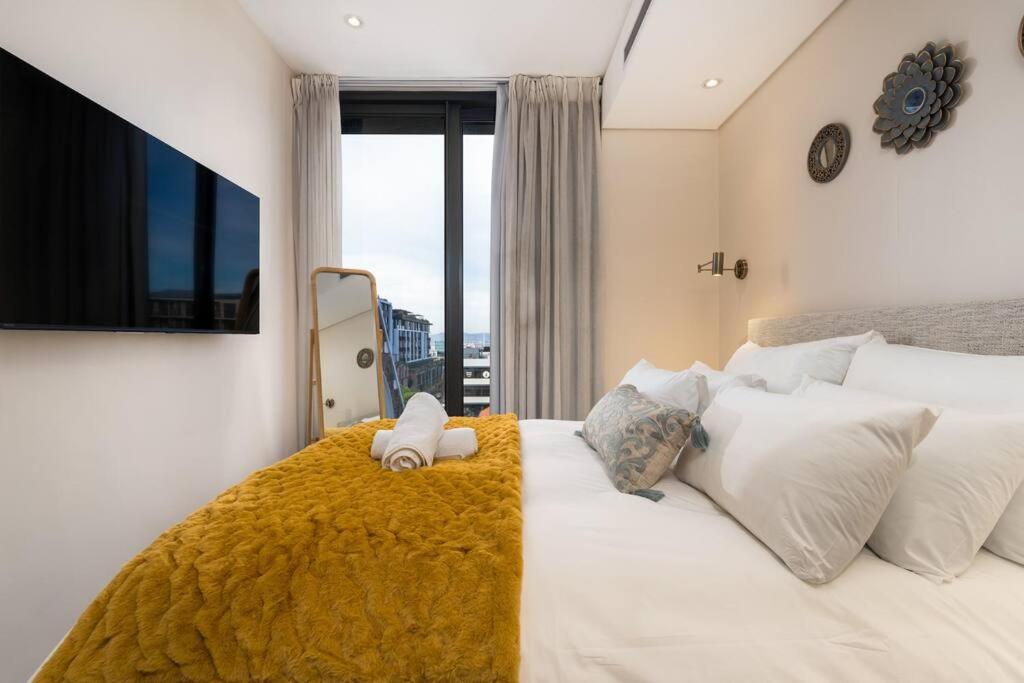 Luxury Getaway at 32 Napier view 3