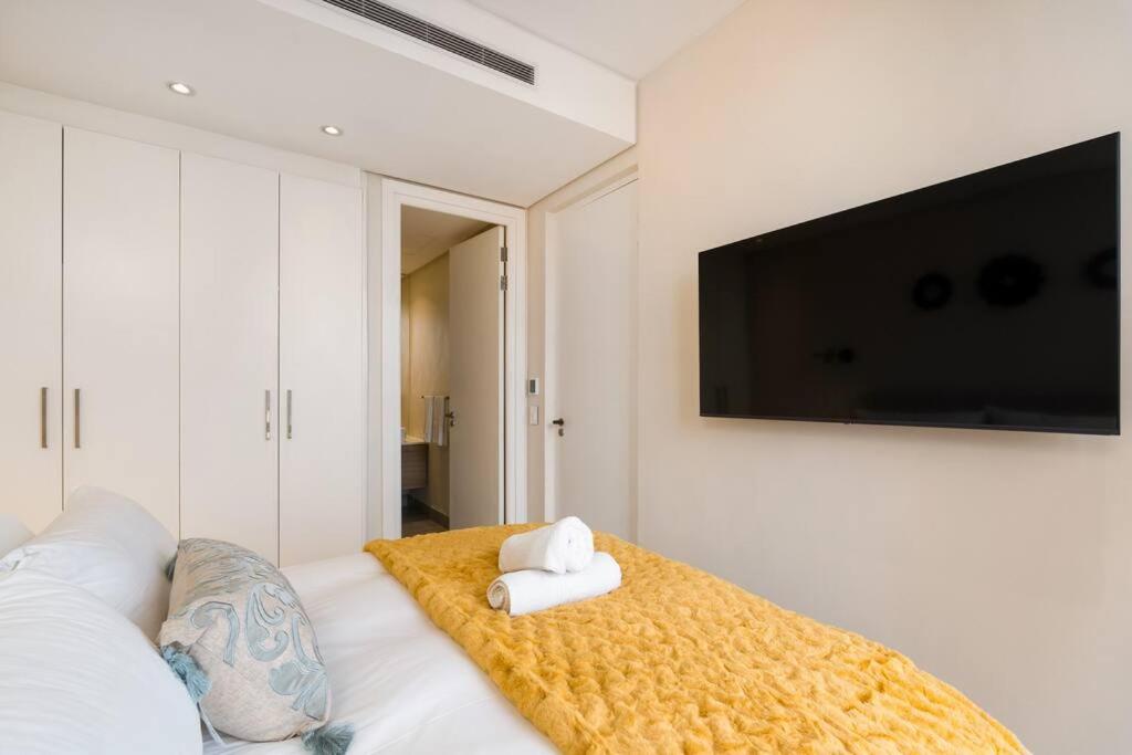 Luxury Getaway at 32 Napier view 5