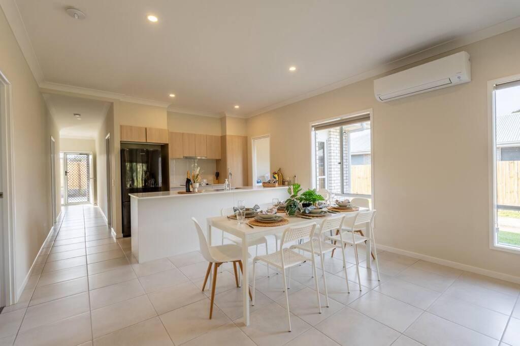 Hidden Woodland Paradise, Spacious Backyard & BBQ - 2024 New Built Home near Logan Hospital, Ikea & More