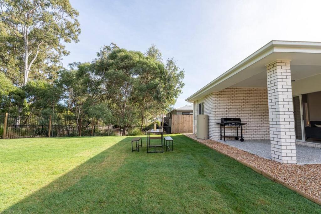 Hidden Woodland Paradise, Spacious Backyard & BBQ - 2024 New Built Home near Logan Hospital, Ikea & More