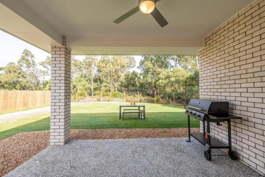 Hidden Woodland Paradise, Spacious Backyard & BBQ - 2024 New Built Home near Logan Hospital, Ikea & More