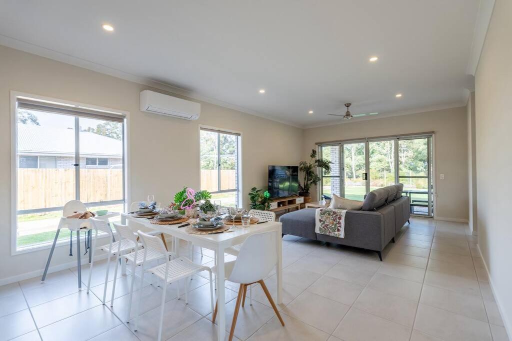 Hidden Woodland Paradise, Spacious Backyard & BBQ - 2024 New Built Home near Logan Hospital, Ikea & More