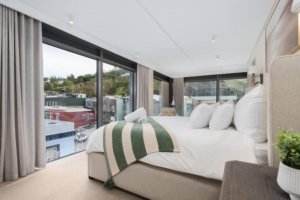 City Oasis at 117 On Strand view 4