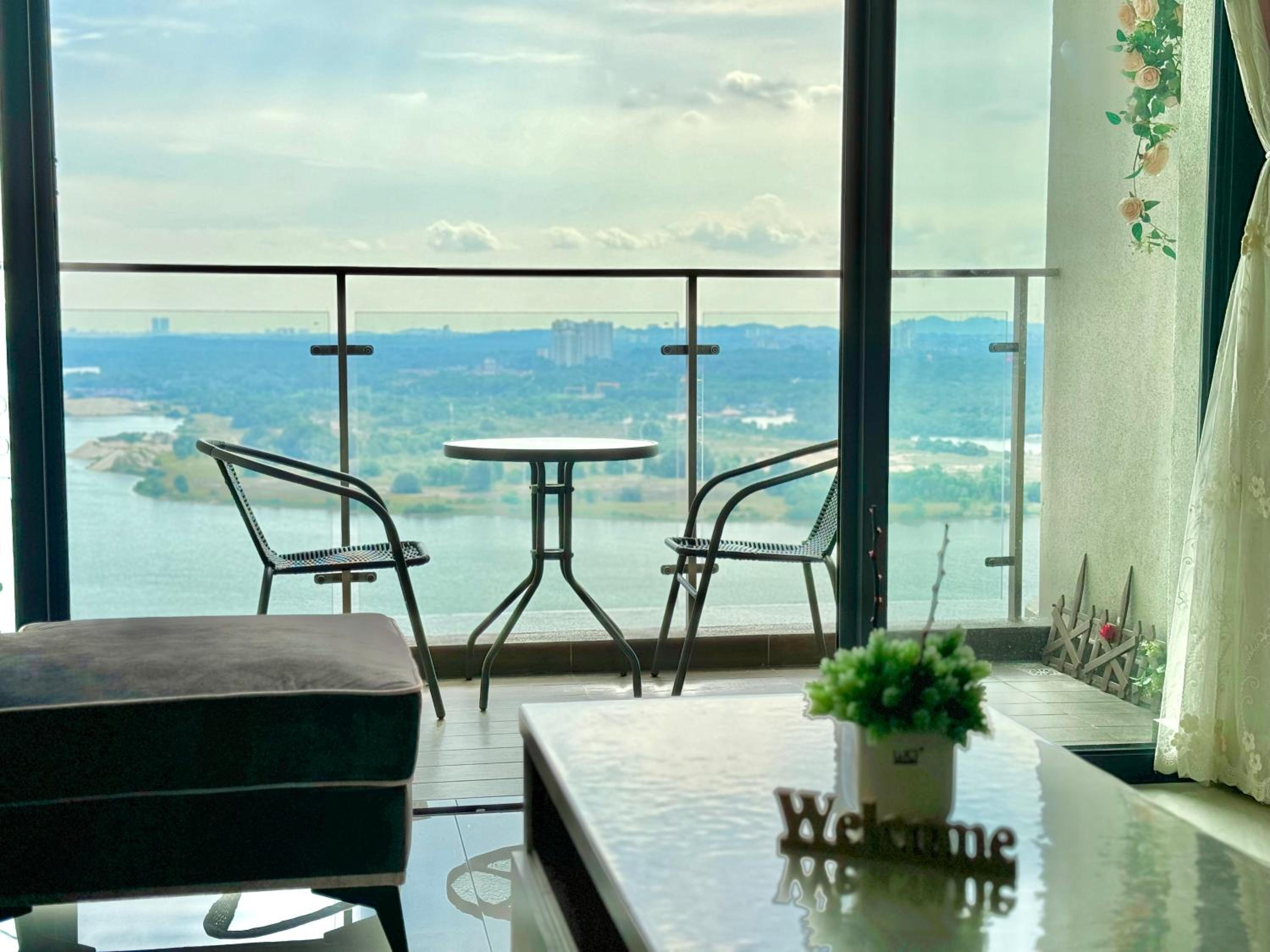Amazing Seaview 3BR Country Garden Royal Strand By Hauzcinta