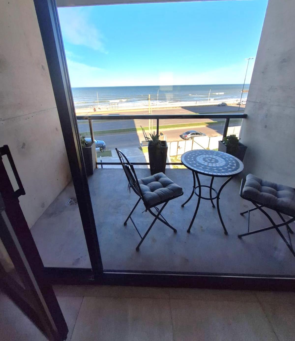 Depto premium frente al mar, cochera y piscina!!
