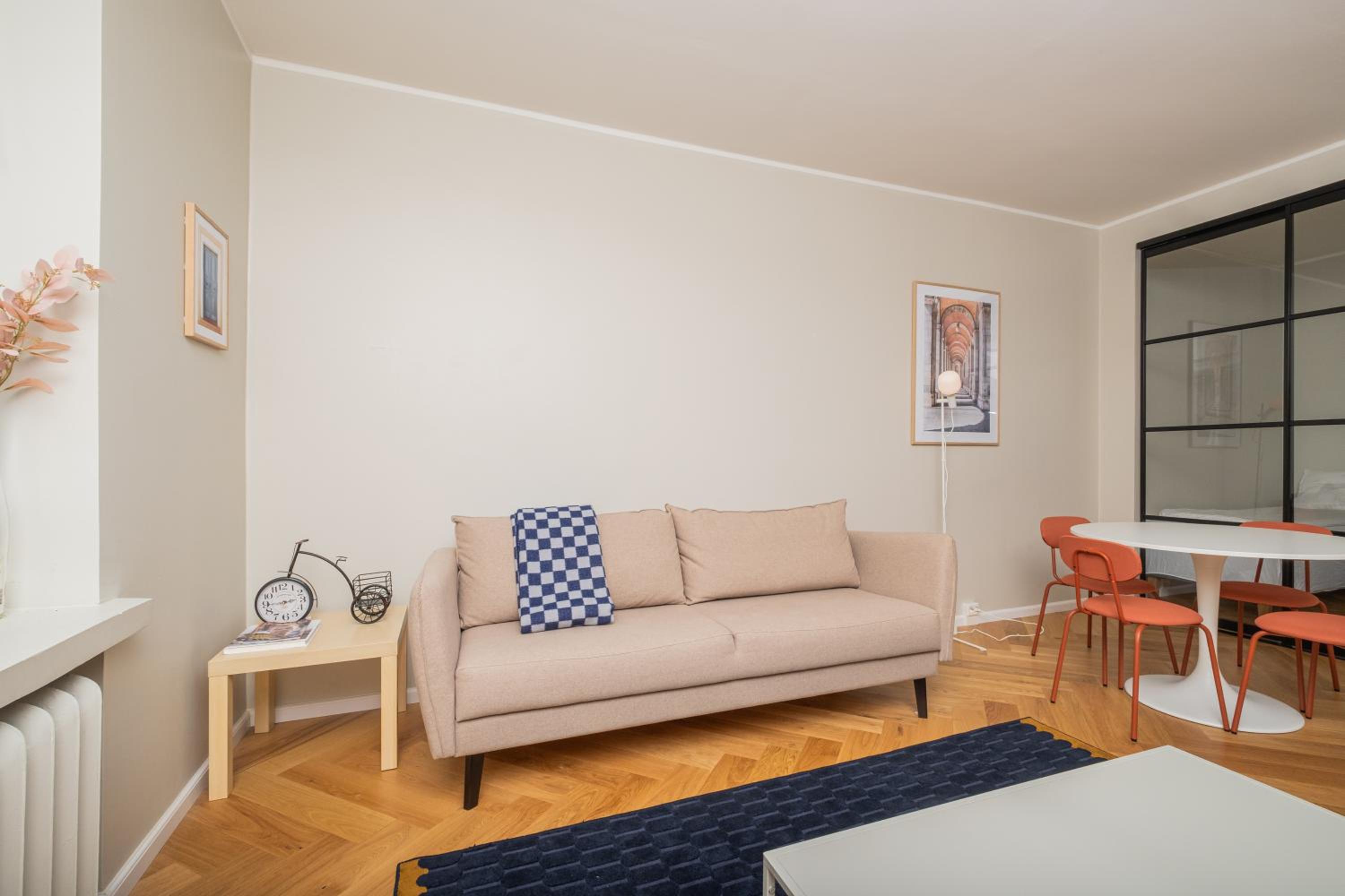 Spacious City Suite 2 Bedrooms Middle of the City view 5