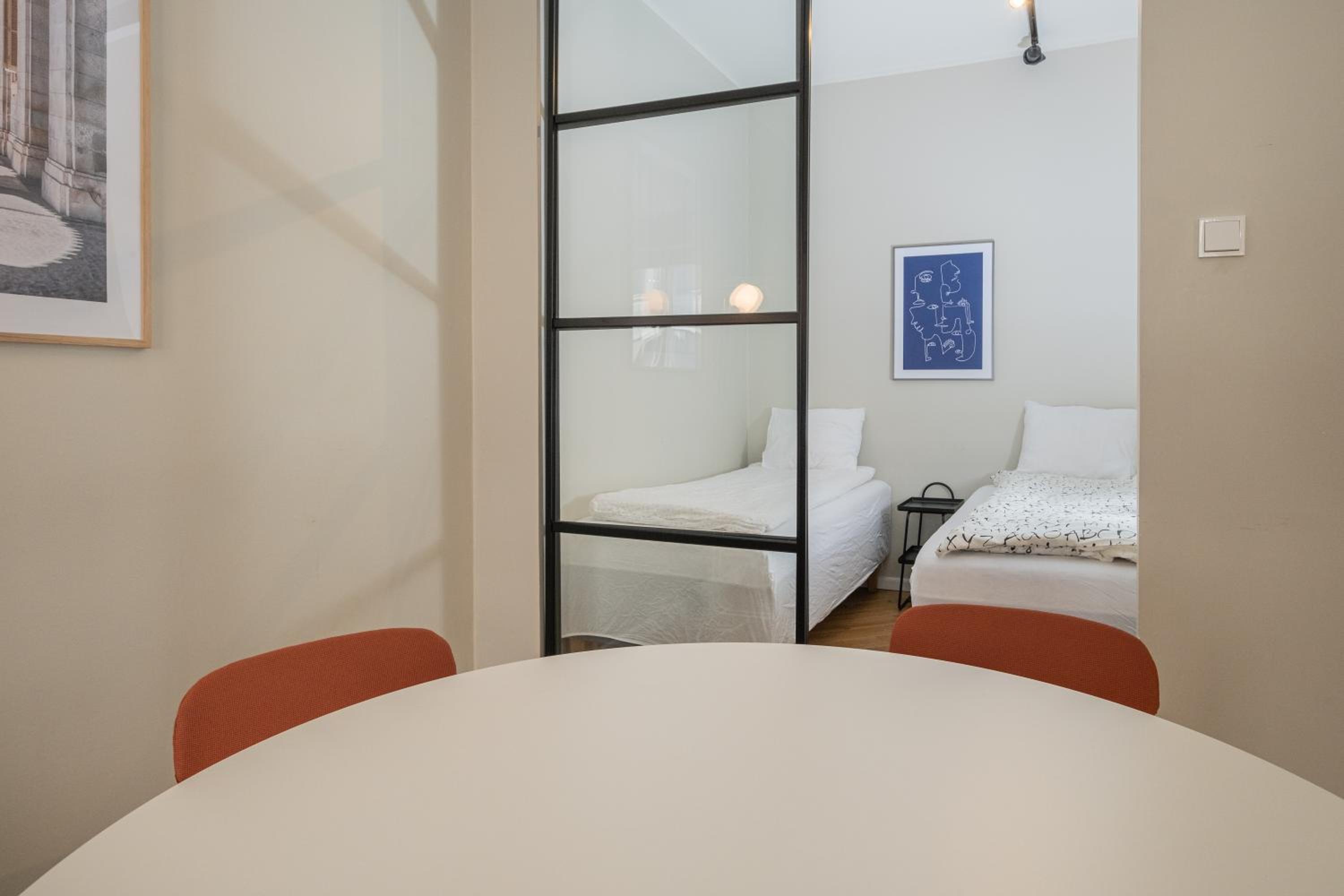 Spacious City Suite 2 Bedrooms Middle of the City view 3