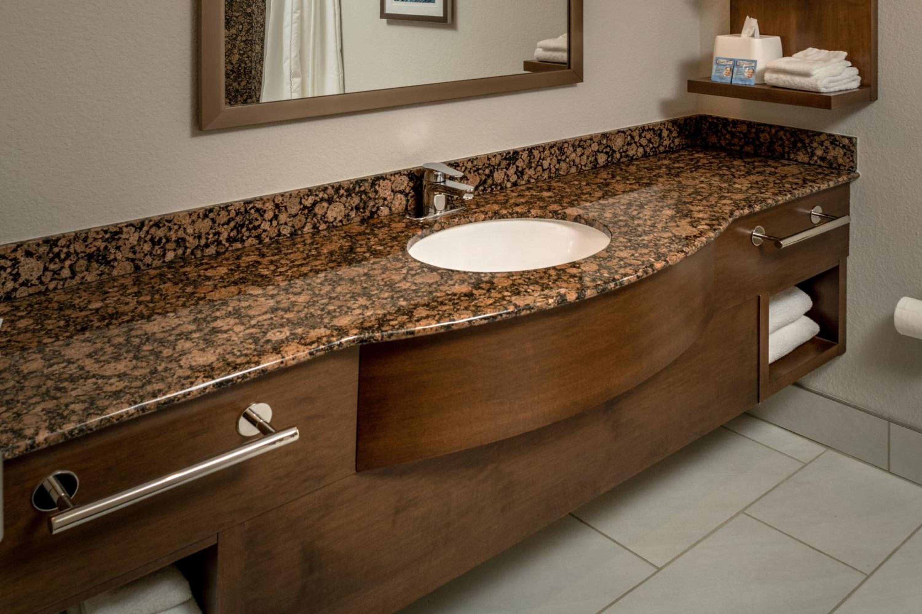 Huntington Vacations - Delta Hotels by Marriott Huntington Mall - Property Image 5