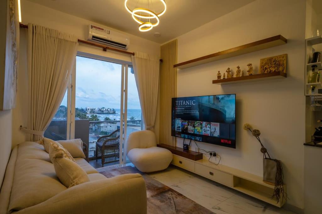 Gold Lavina - A Luxury Sea View Apartment view 2