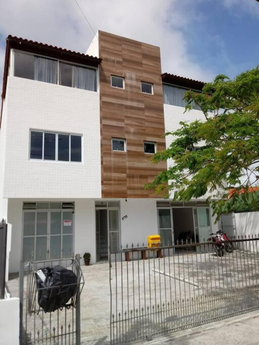Apto 2 pessoas Ponta das Canas 200m da Praia