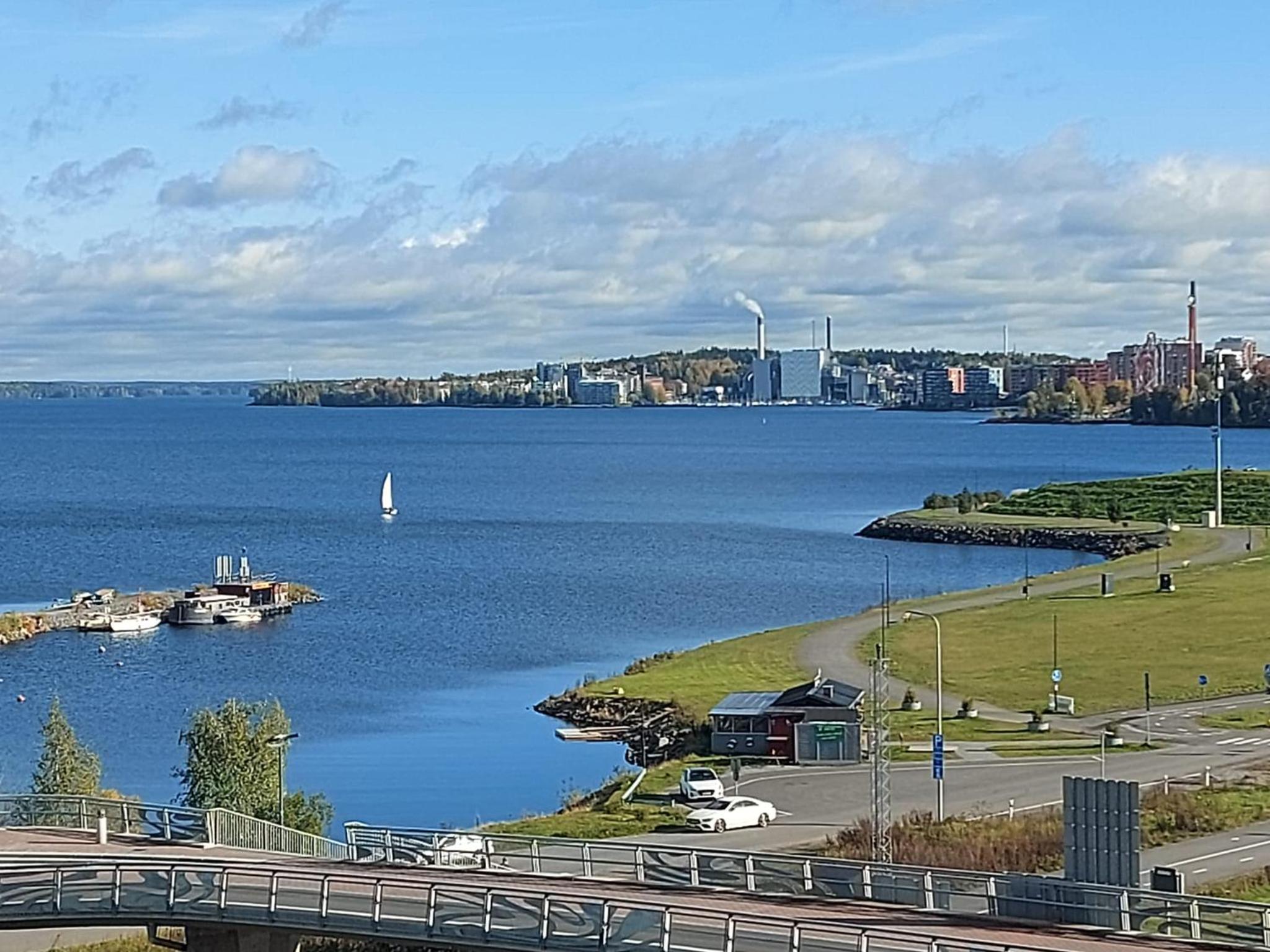 TAMPERE PENTHOUSE-tasokas moderni kaupunki huoneisto huipulla -ISO JACUZZI omalla KATTOTERASSILLA - AURINKOTUOLIT ja Aurinko odottaa Sinua - huikea maisema